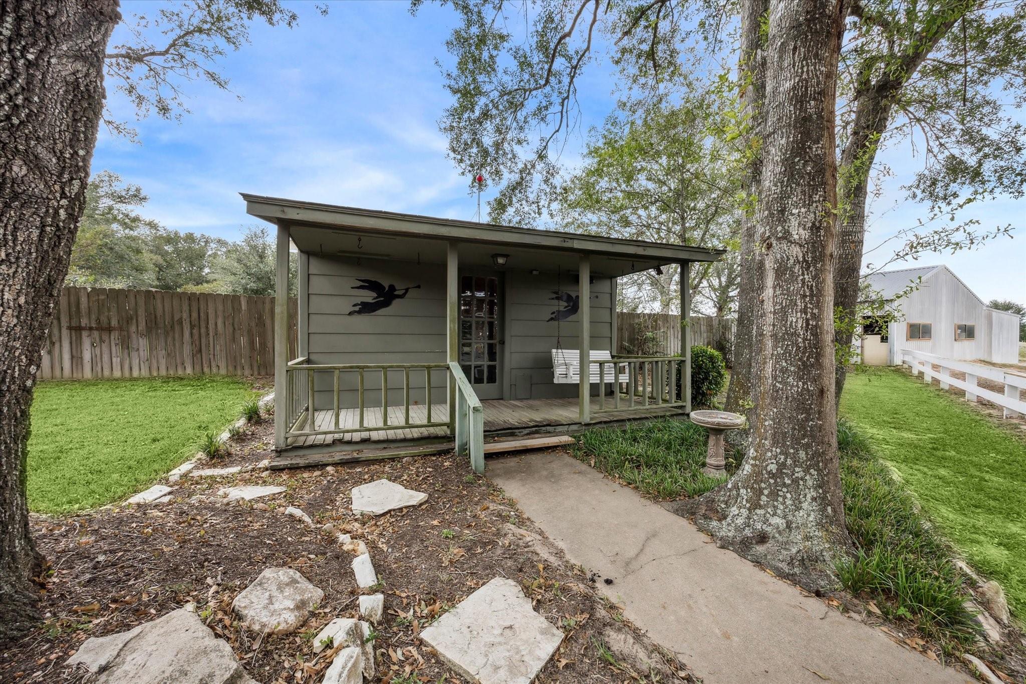806 W Hacienda