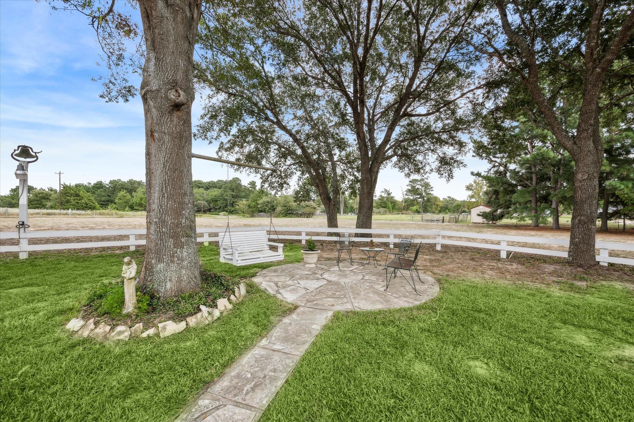 806 W Hacienda