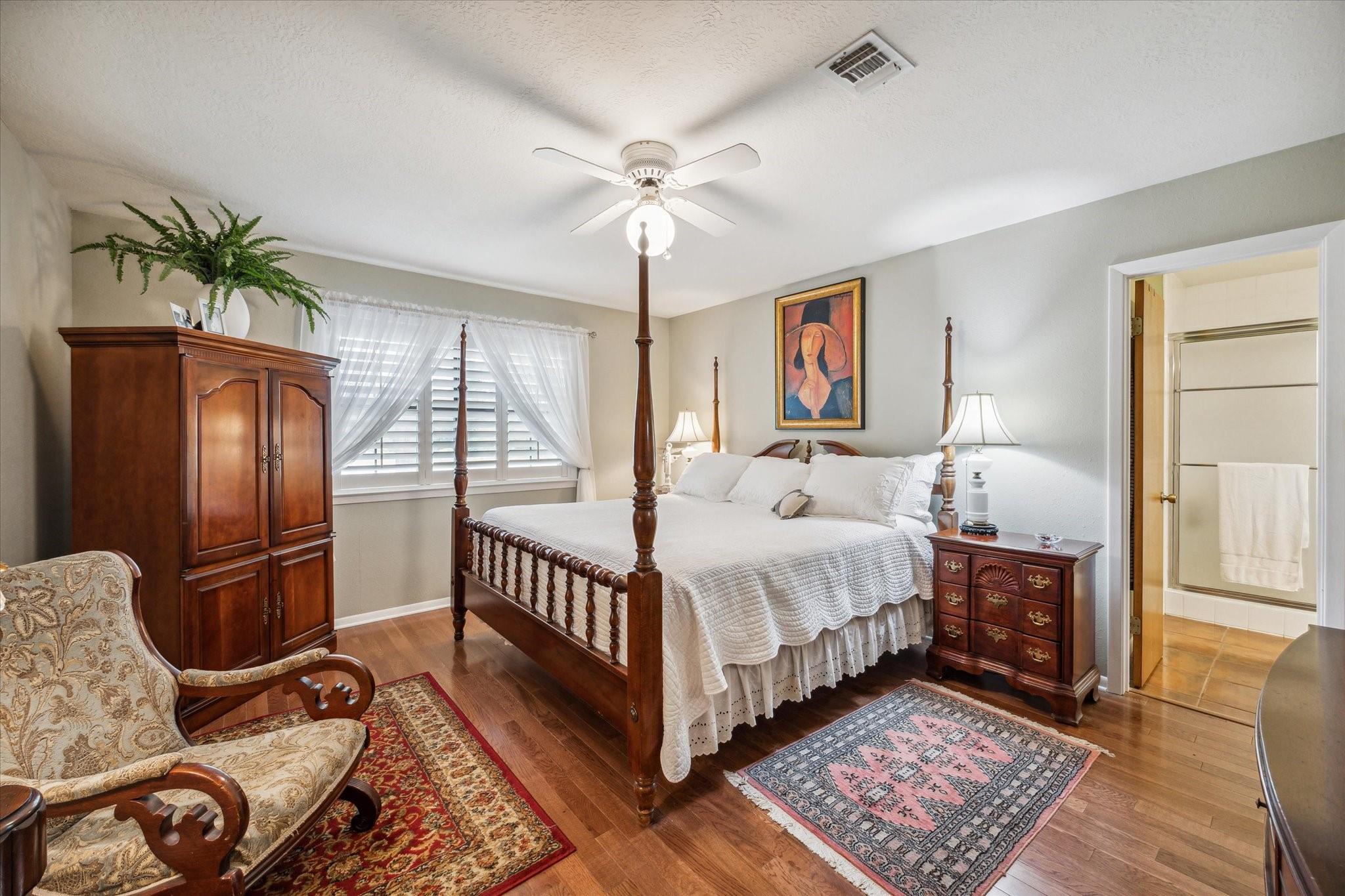 806 W Hacienda