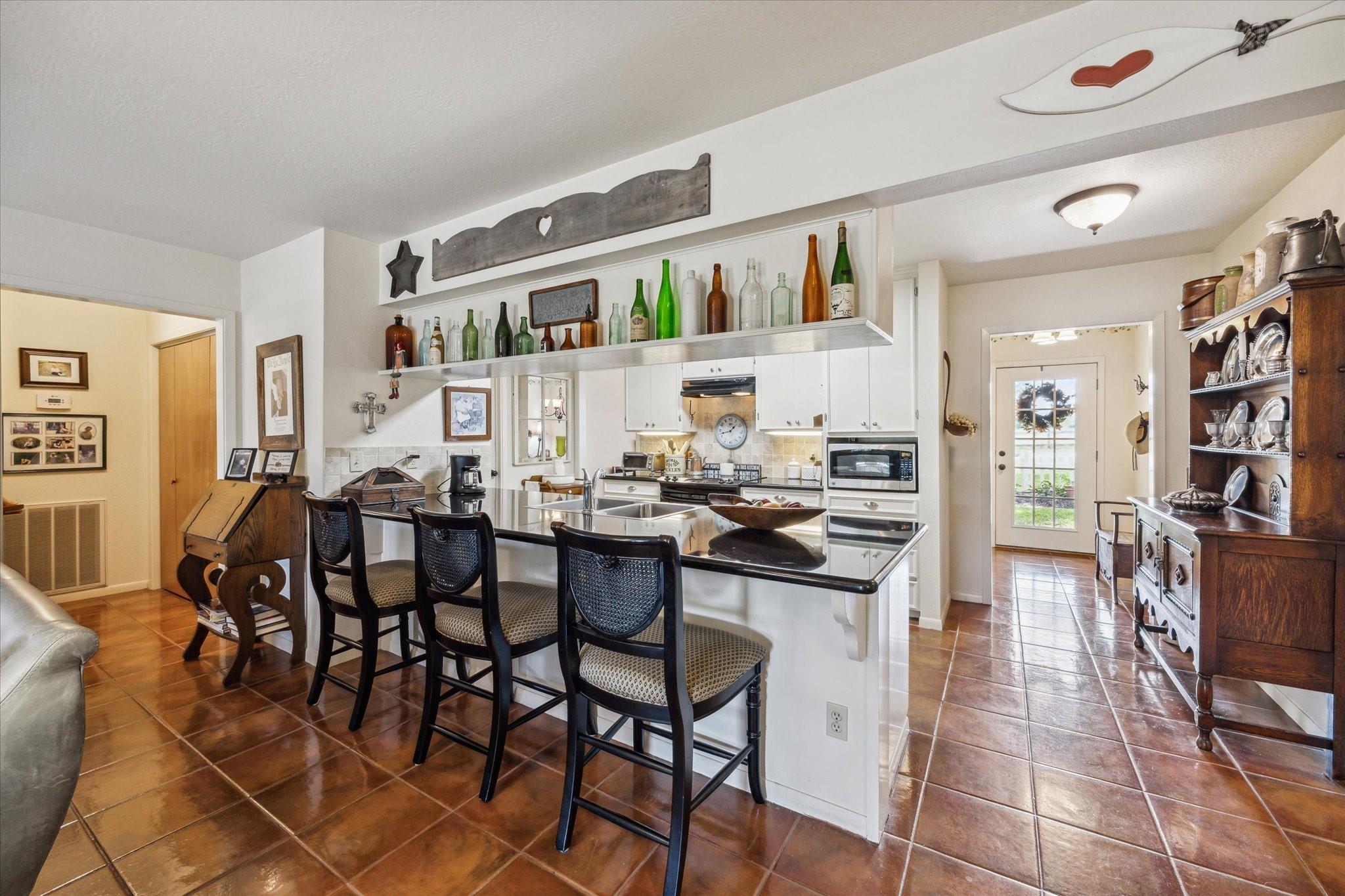 806 W Hacienda