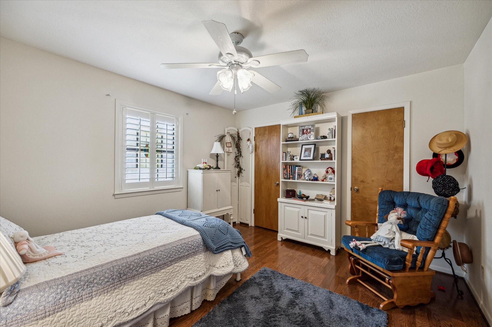 806 W Hacienda
