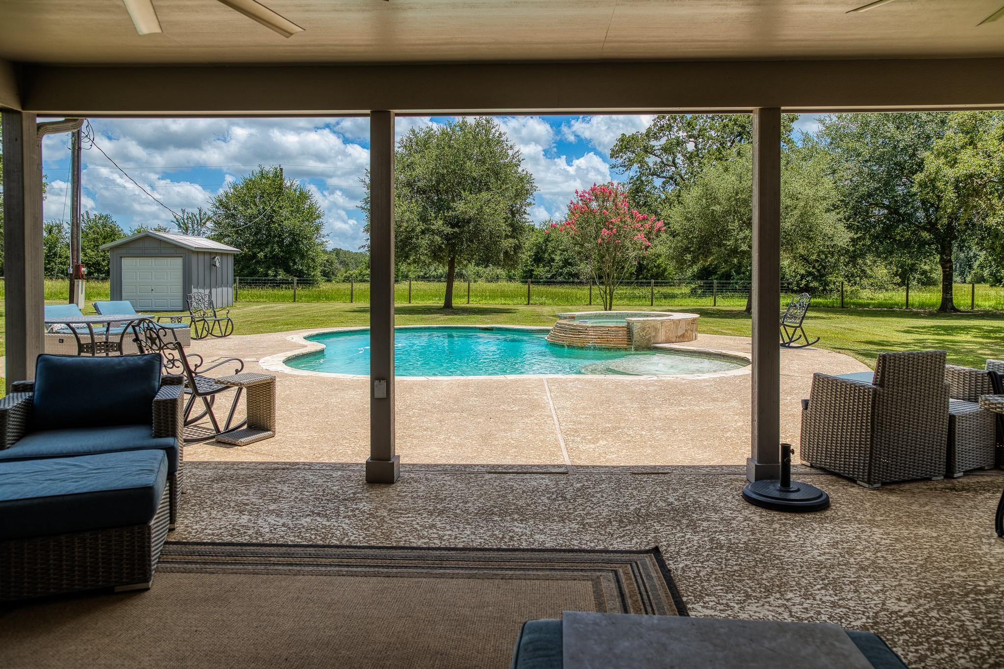 528 E Us Highway 290 Highway