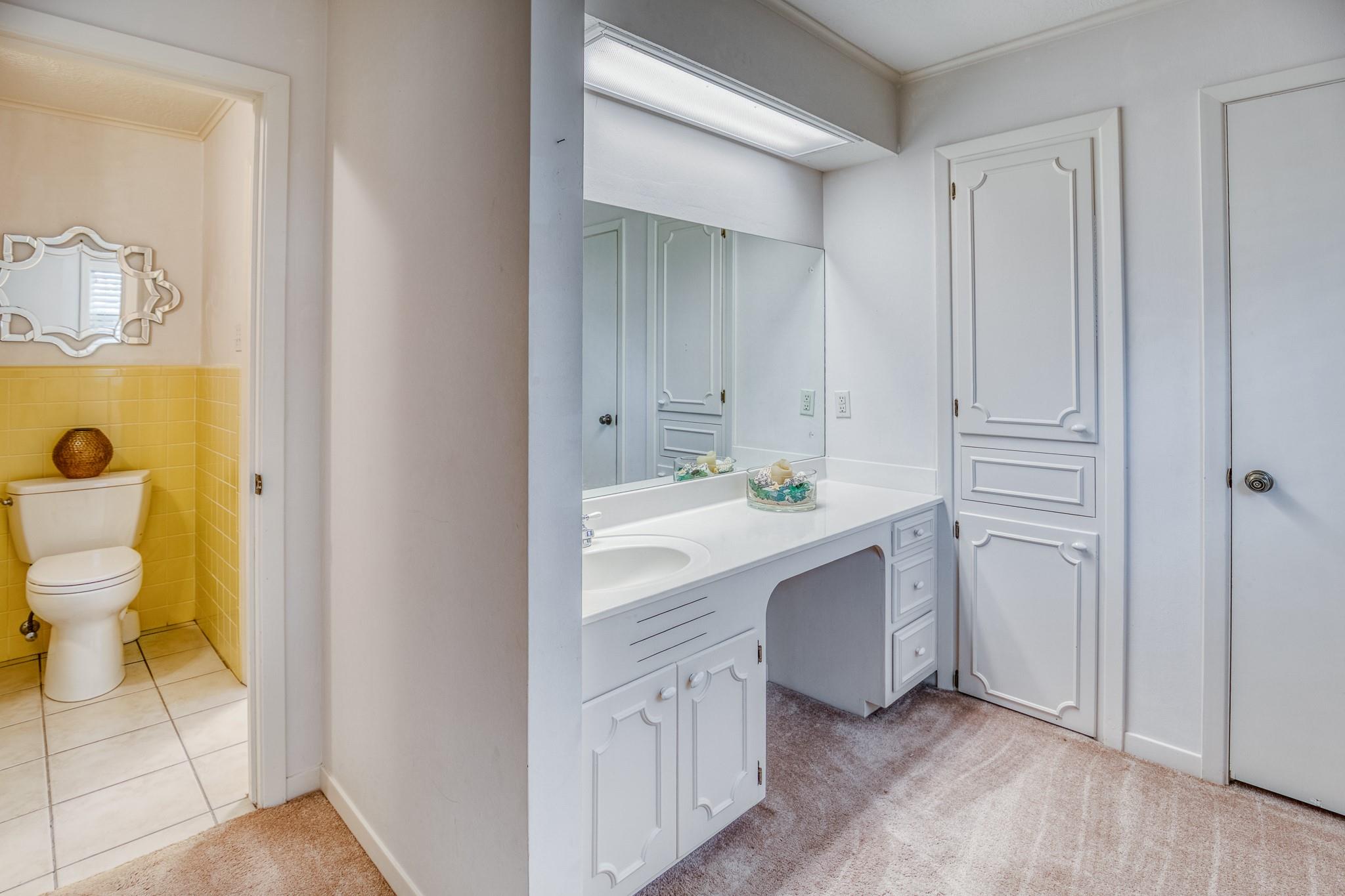 528 E Us Highway 290 Highway