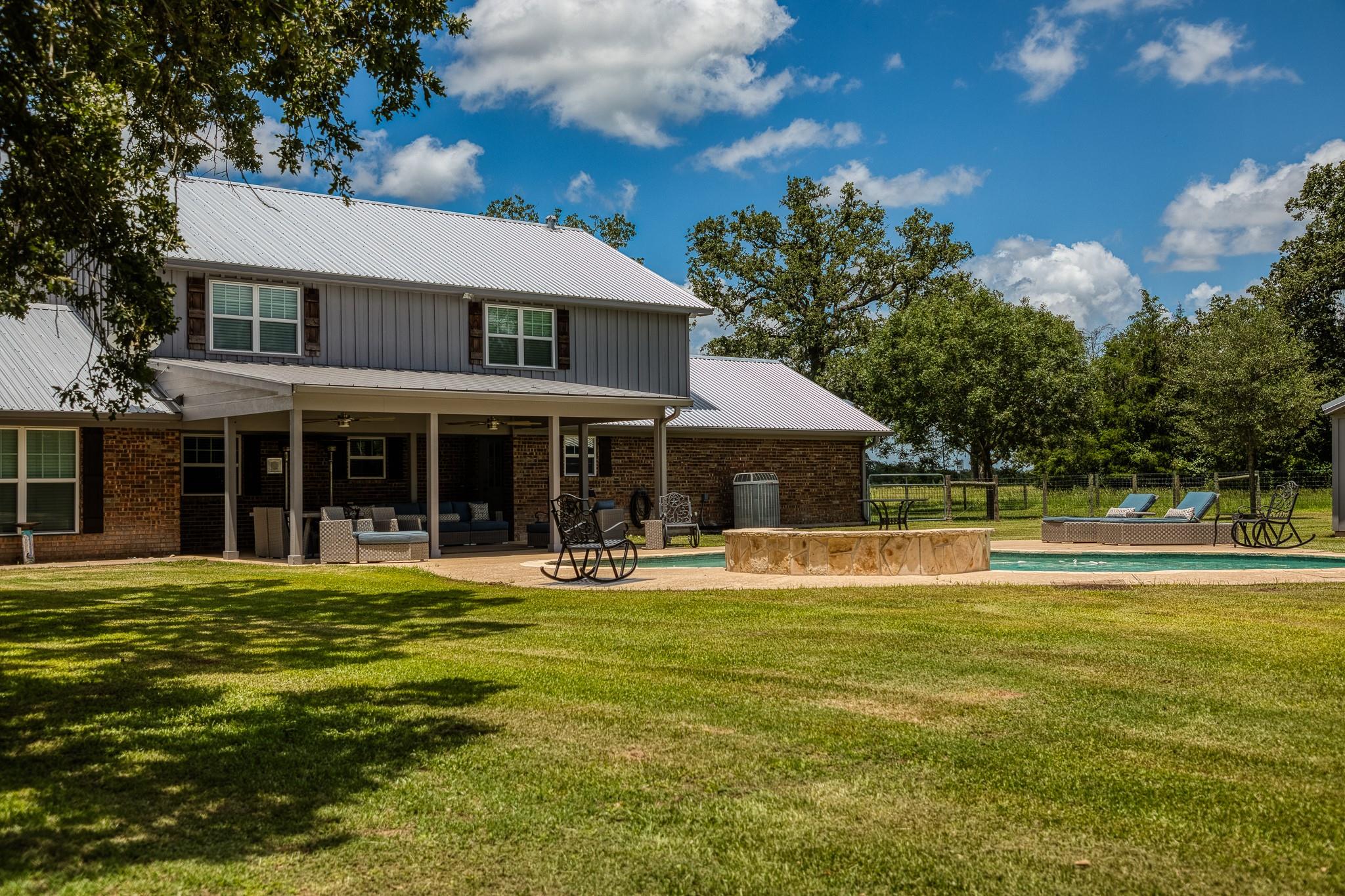 528 E Us Highway 290 Highway