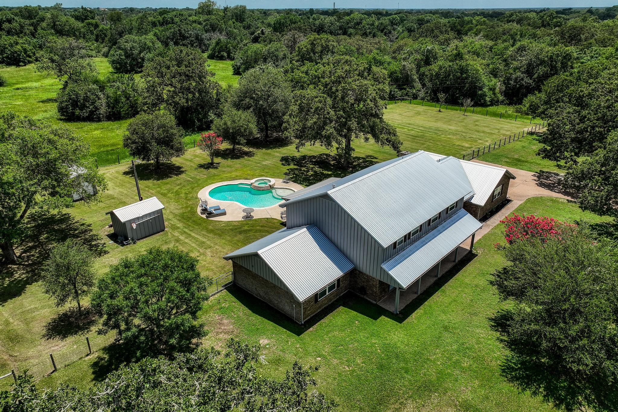 528 E Us Highway 290 Highway