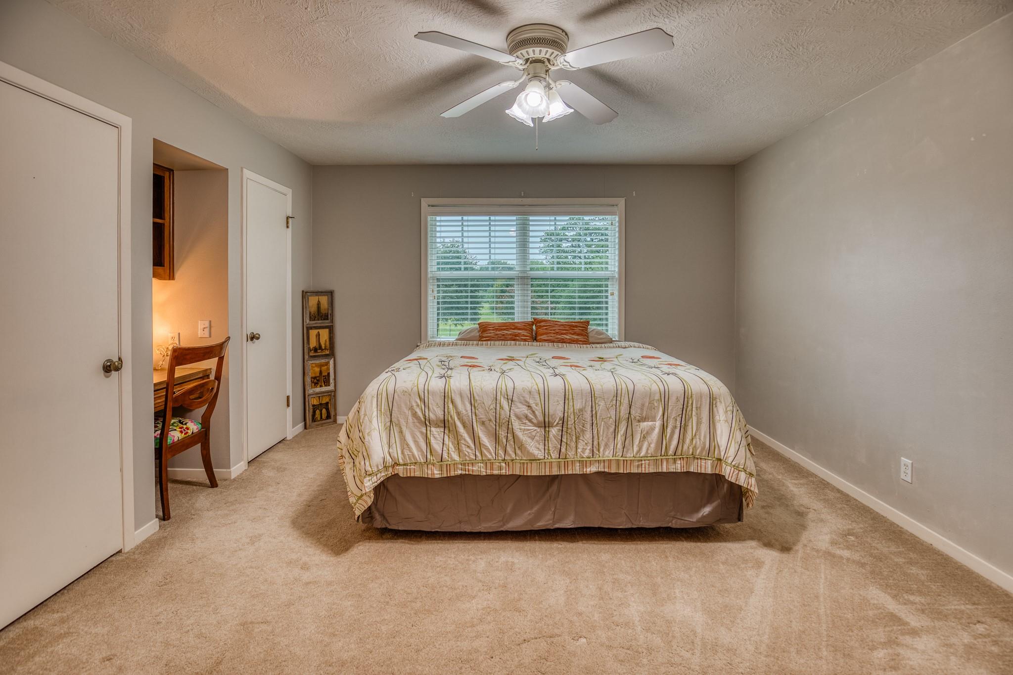 528 E Us Highway 290 Highway