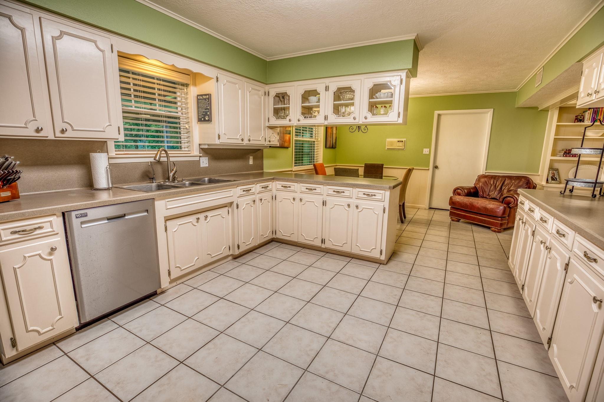 528 E Us Highway 290 Highway