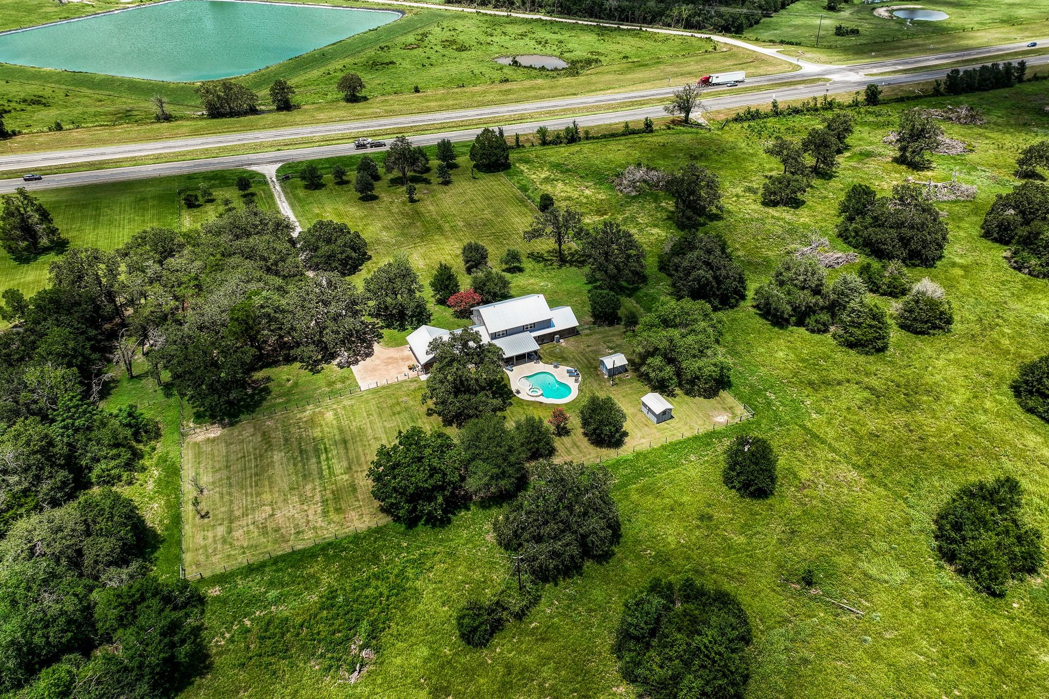 528 E Us Highway 290 Highway