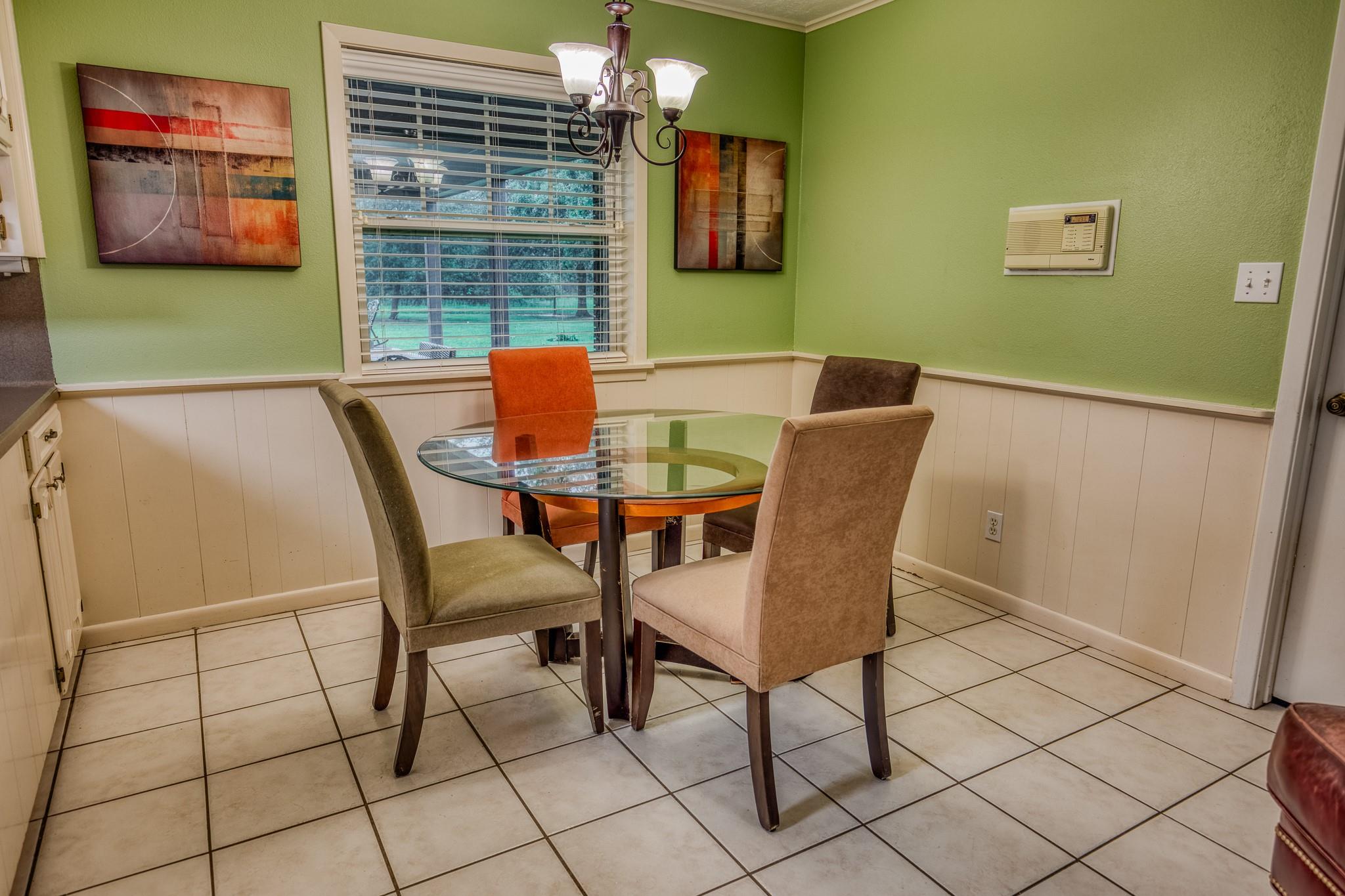 528 E Us Highway 290 Highway