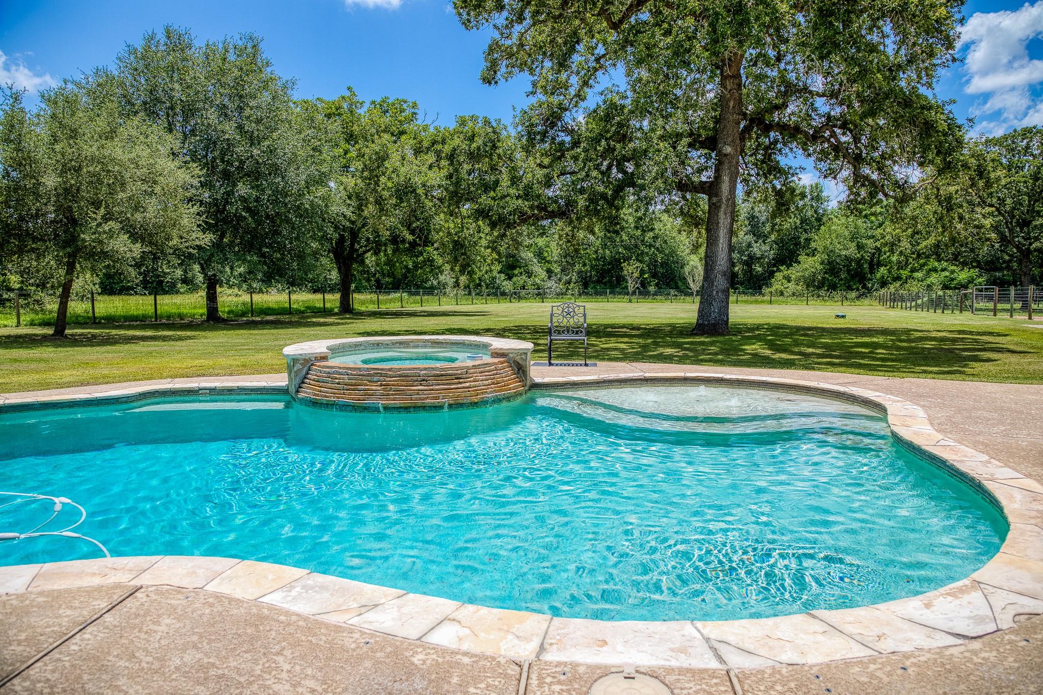 528 E Us Highway 290 Highway