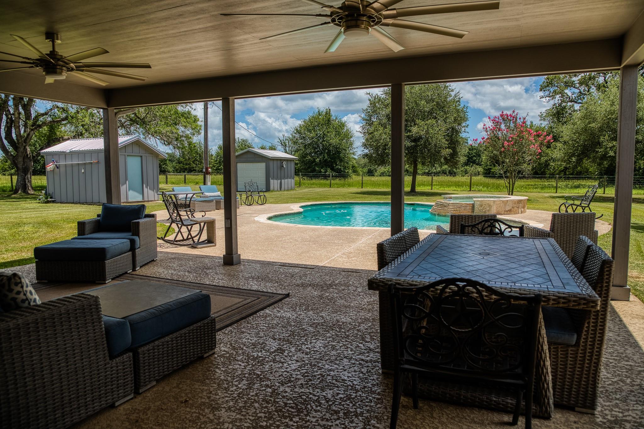 528 E Us Highway 290 Highway