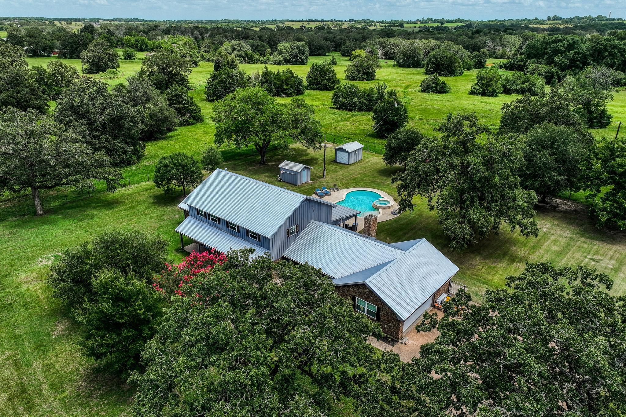 528 E Us Highway 290 Highway