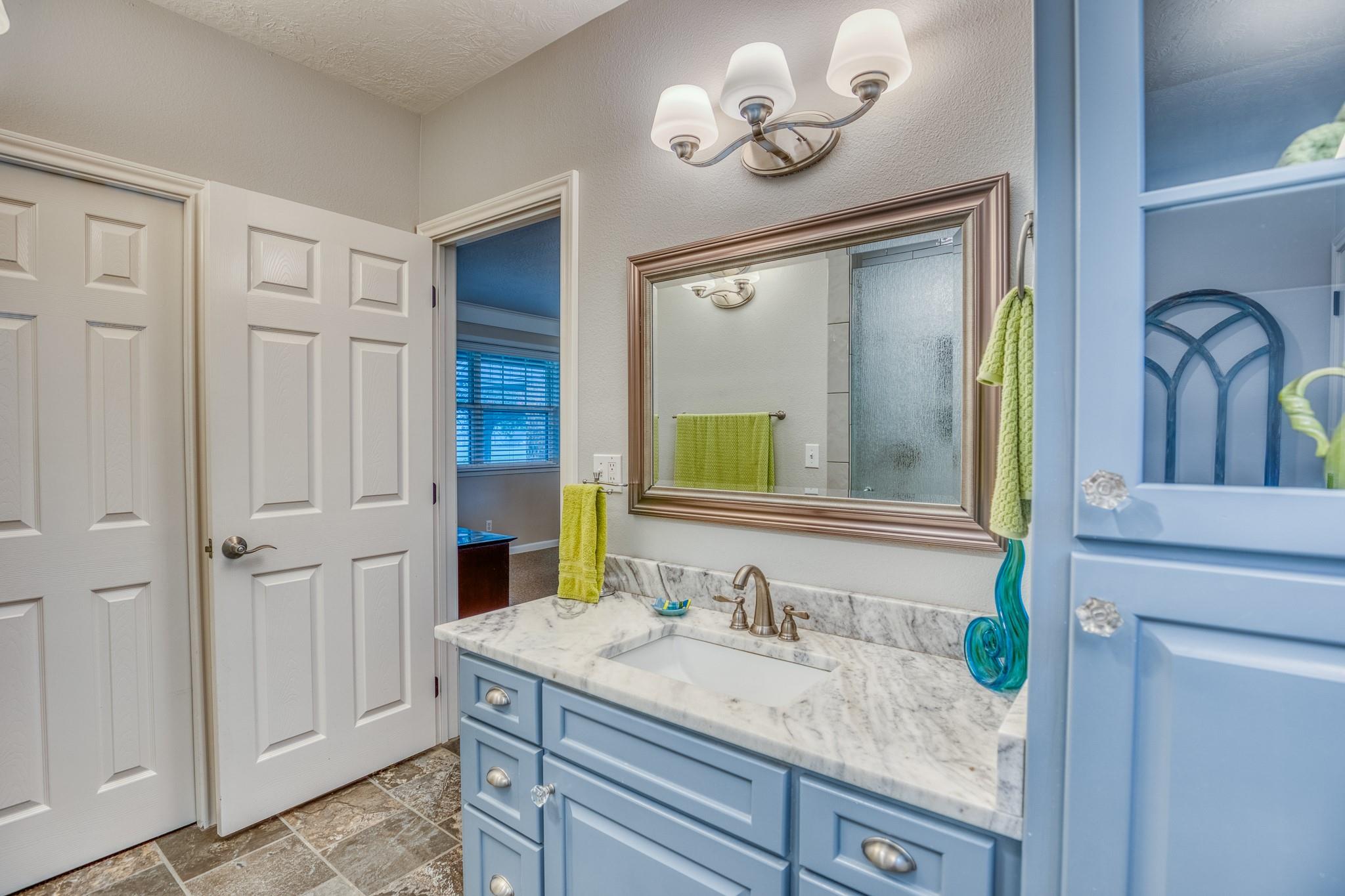 528 E Us Highway 290 Highway