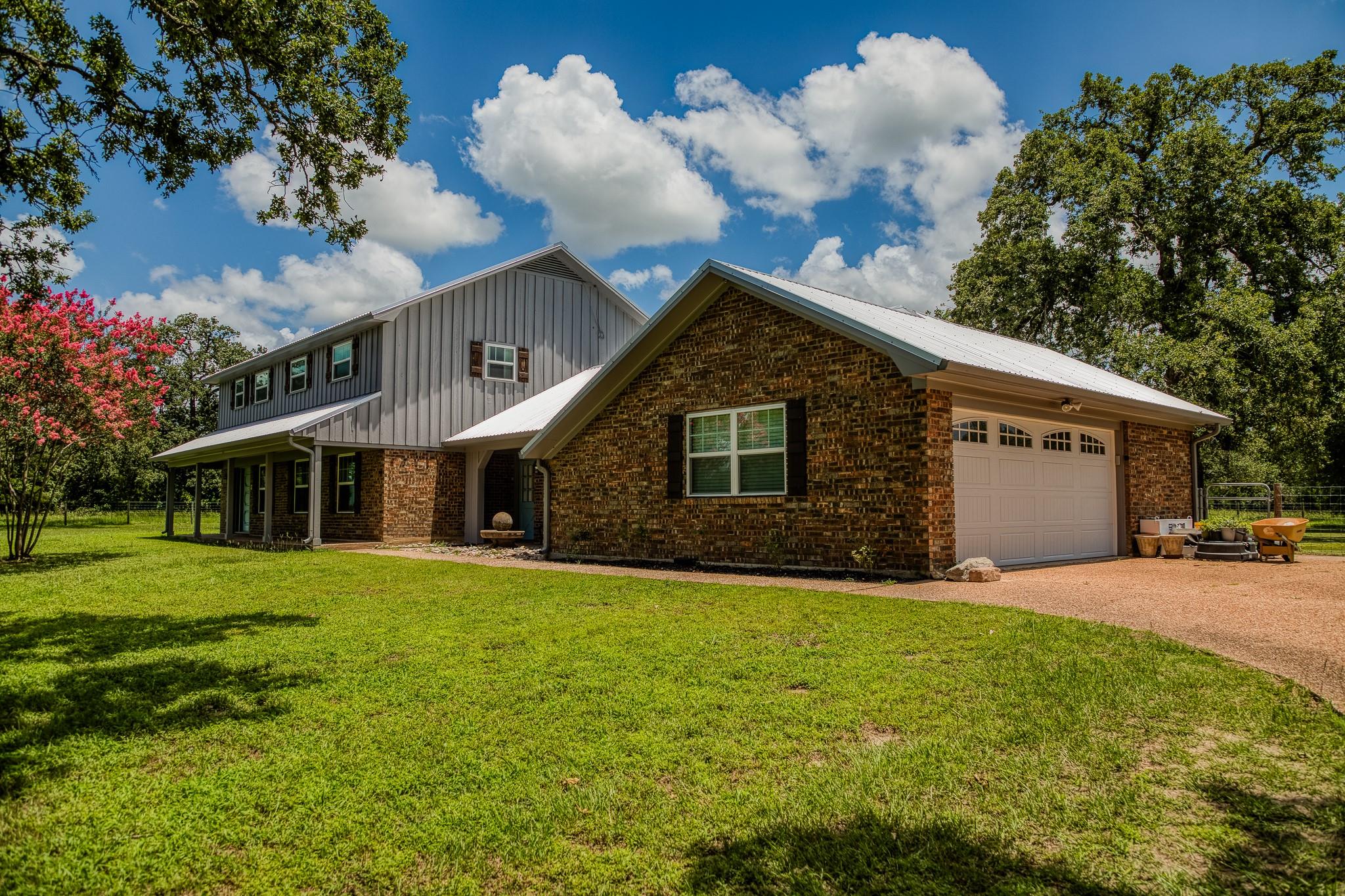 528 E Us Highway 290 Highway