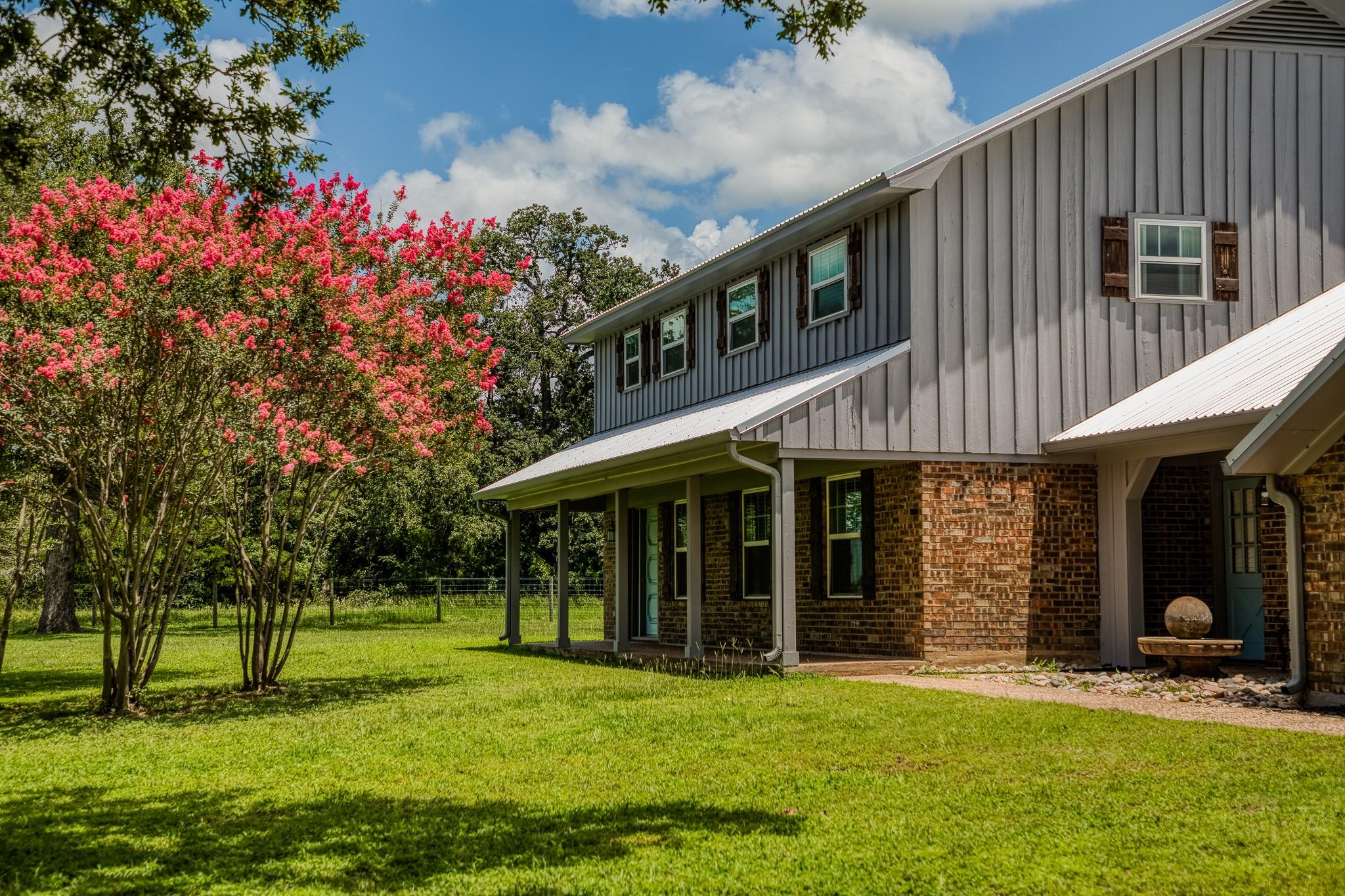 528 E Us Highway 290 Highway