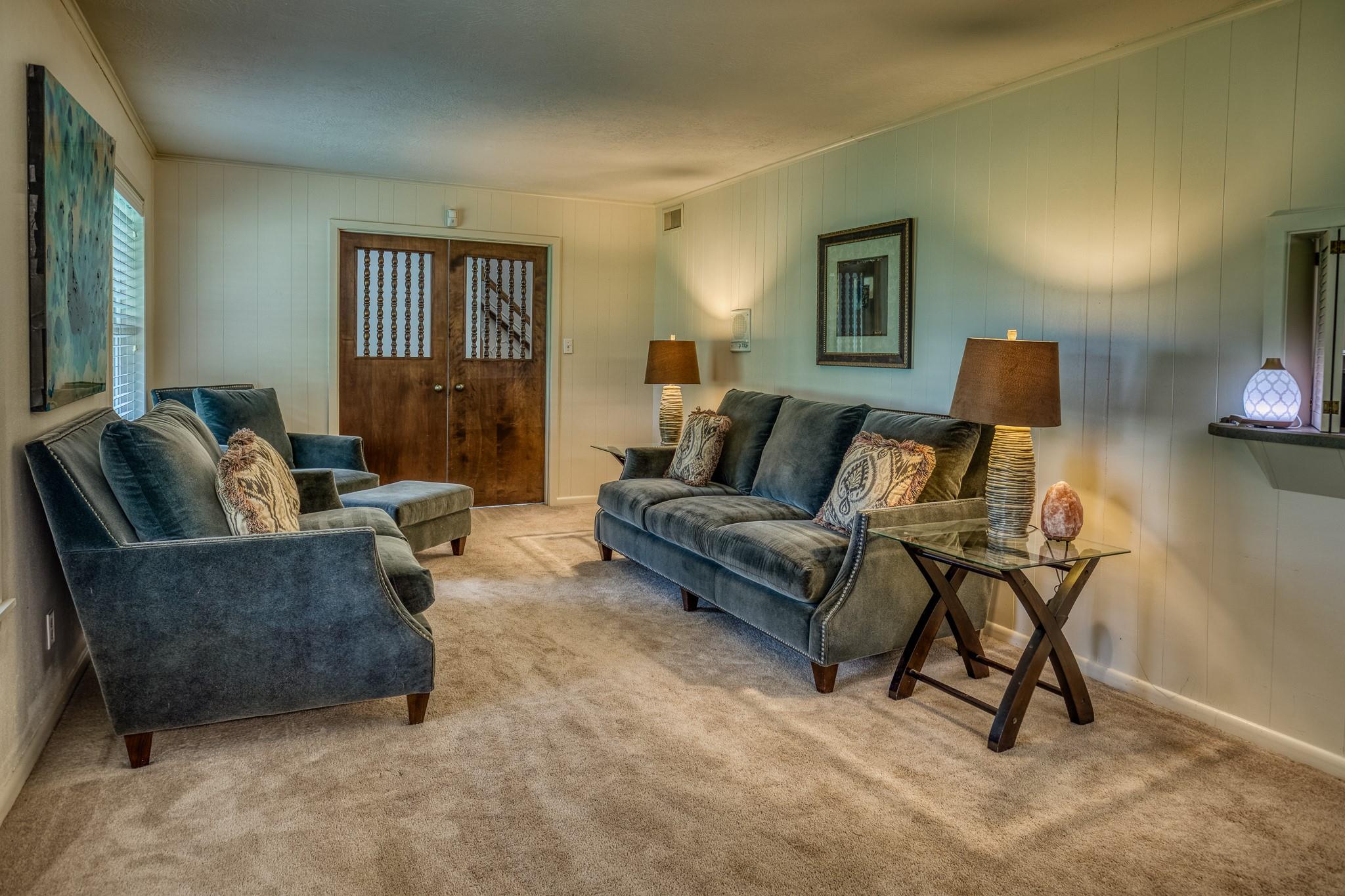 528 E Us Highway 290 Highway