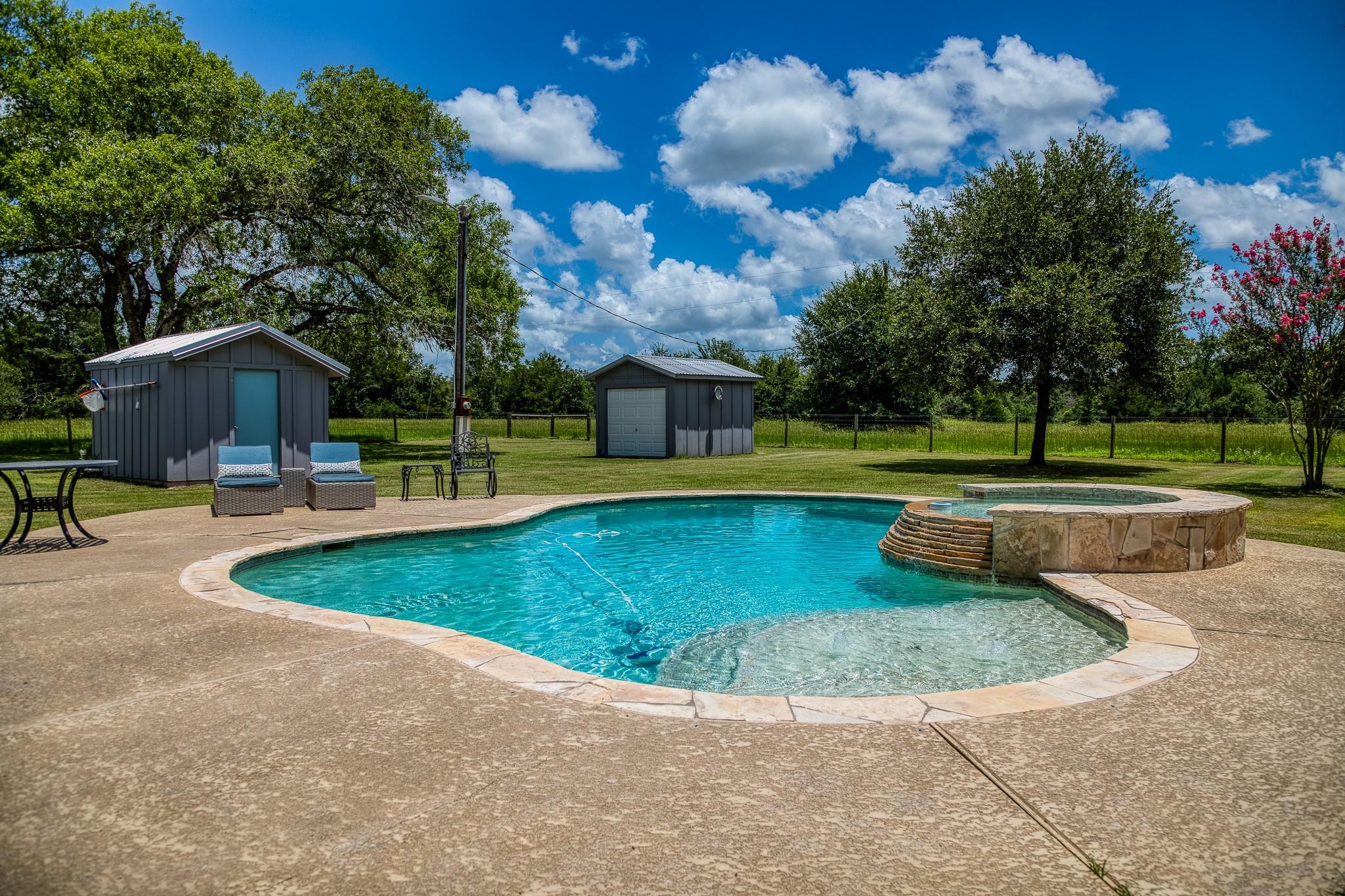 528 E Us Highway 290 Highway