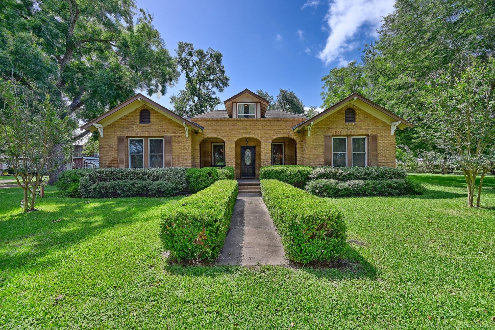3348 W Ueckert