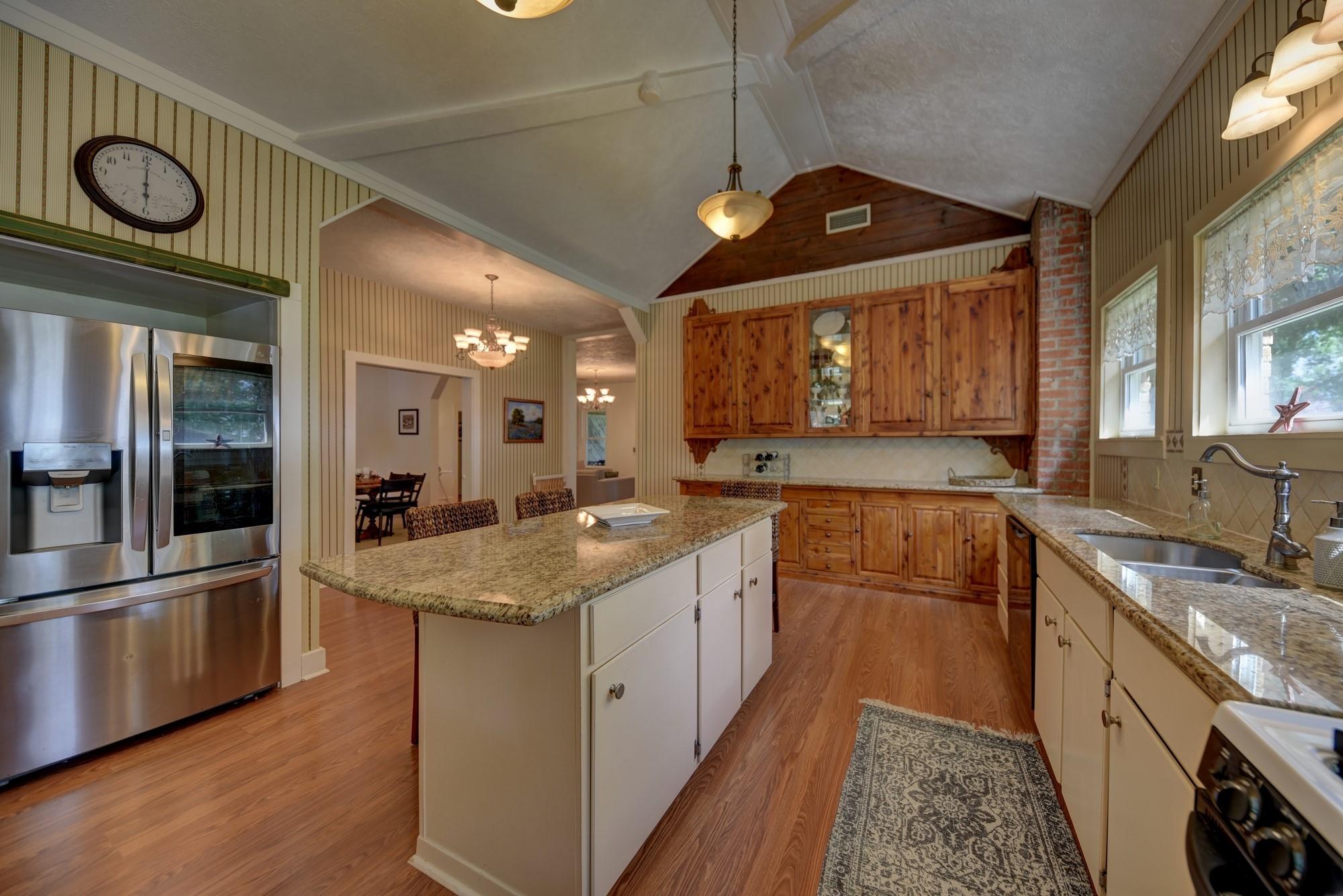 3348 W Ueckert