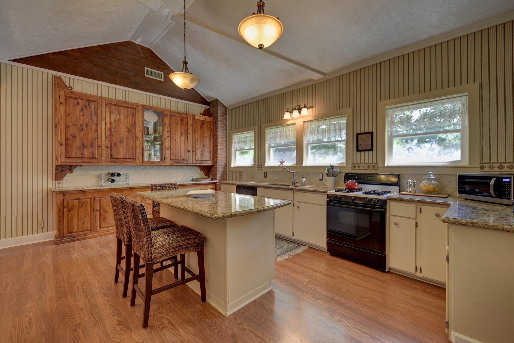 3348 W Ueckert
