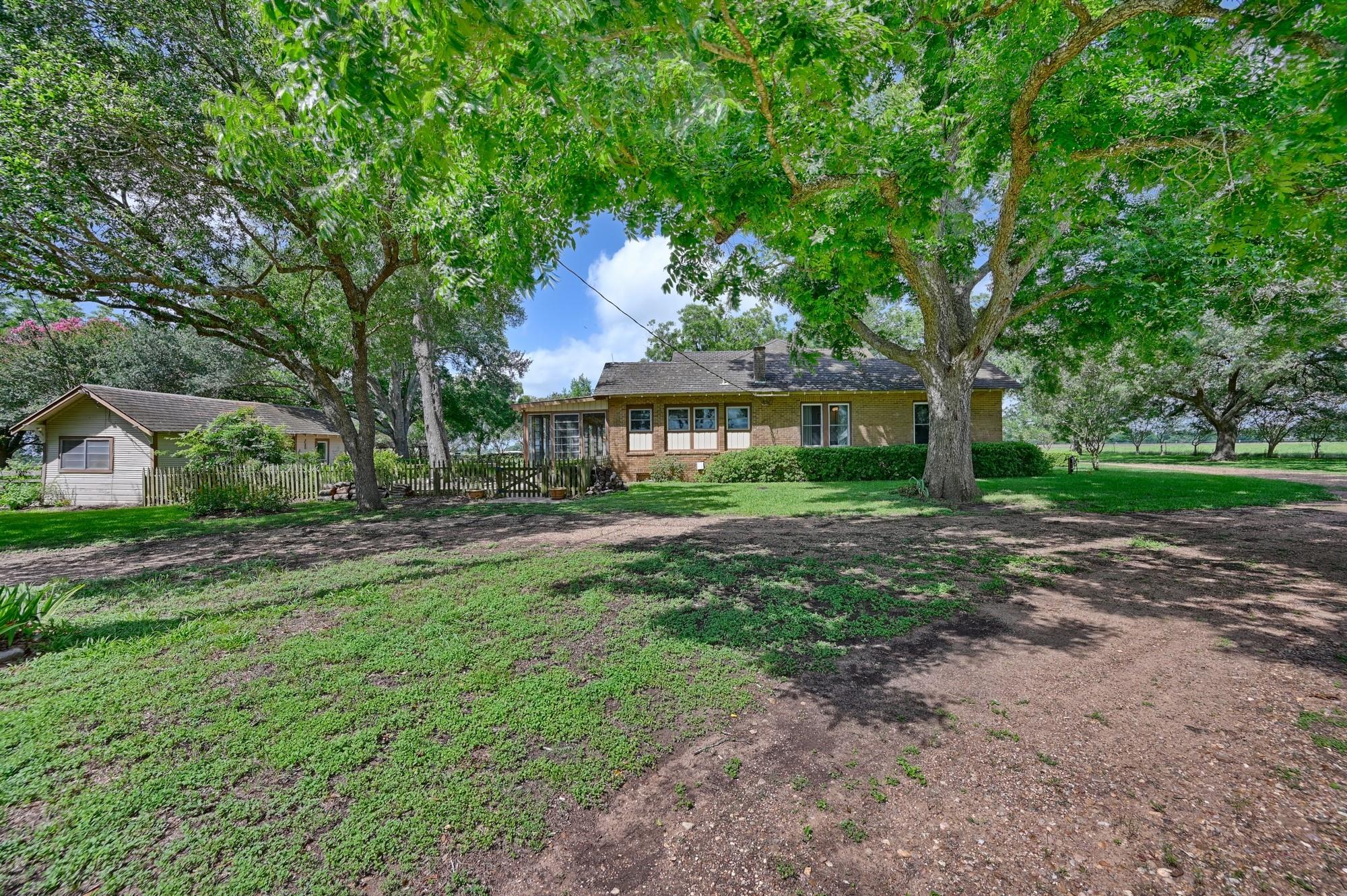 3348 W Ueckert