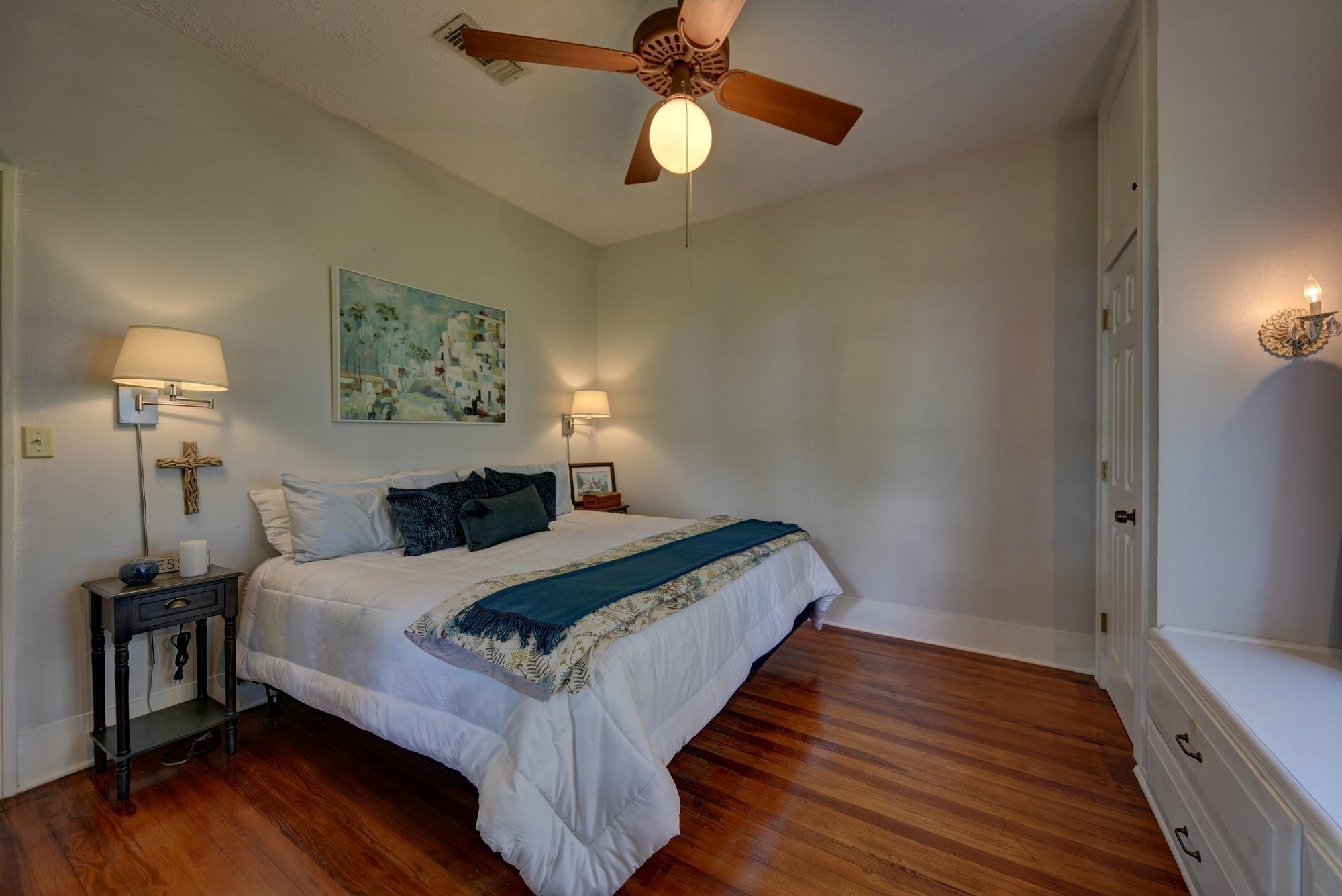 3348 W Ueckert