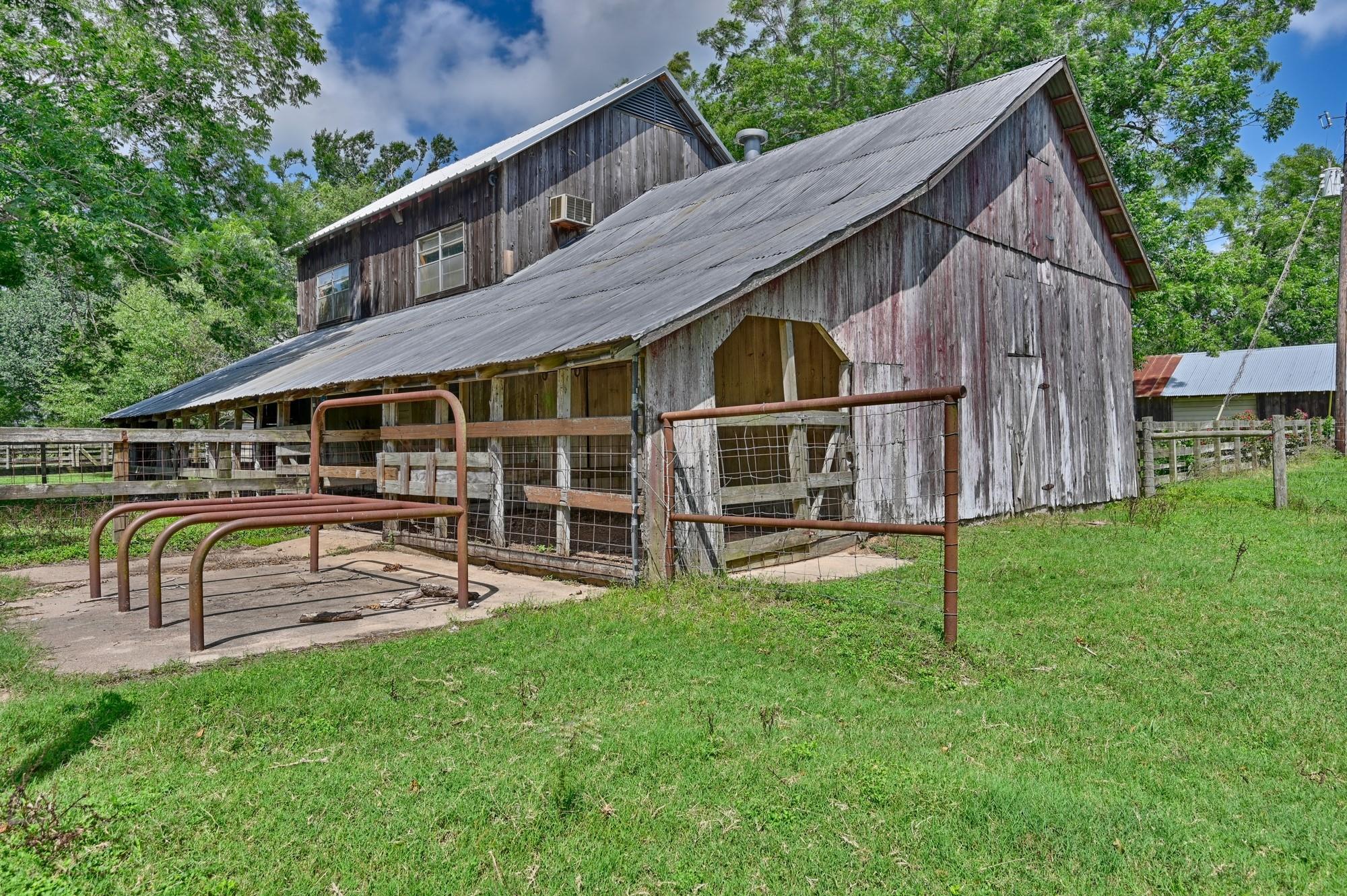 3348 W Ueckert