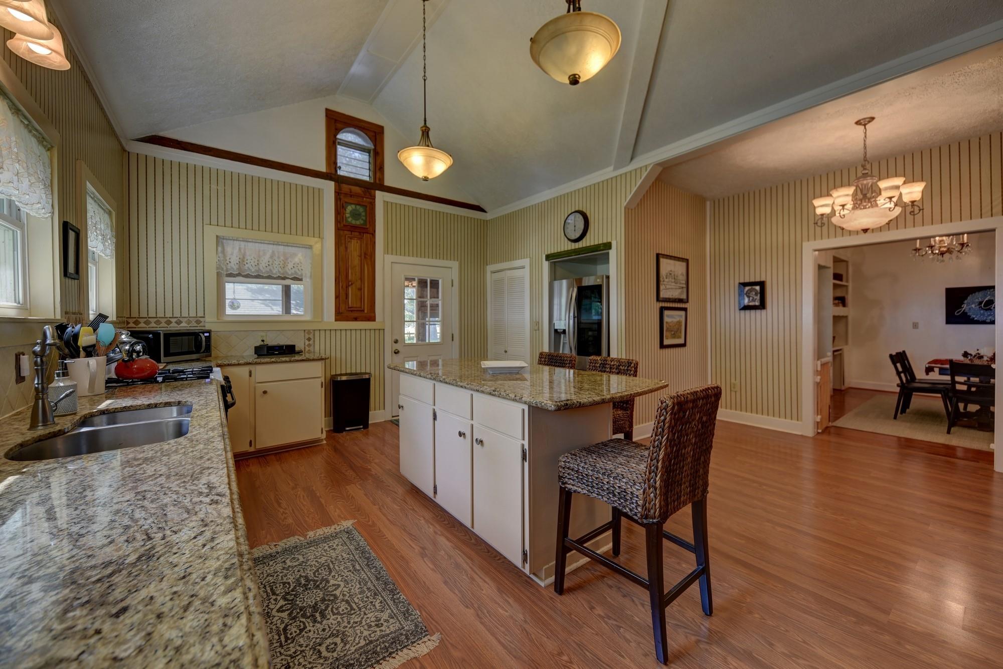 3348 W Ueckert