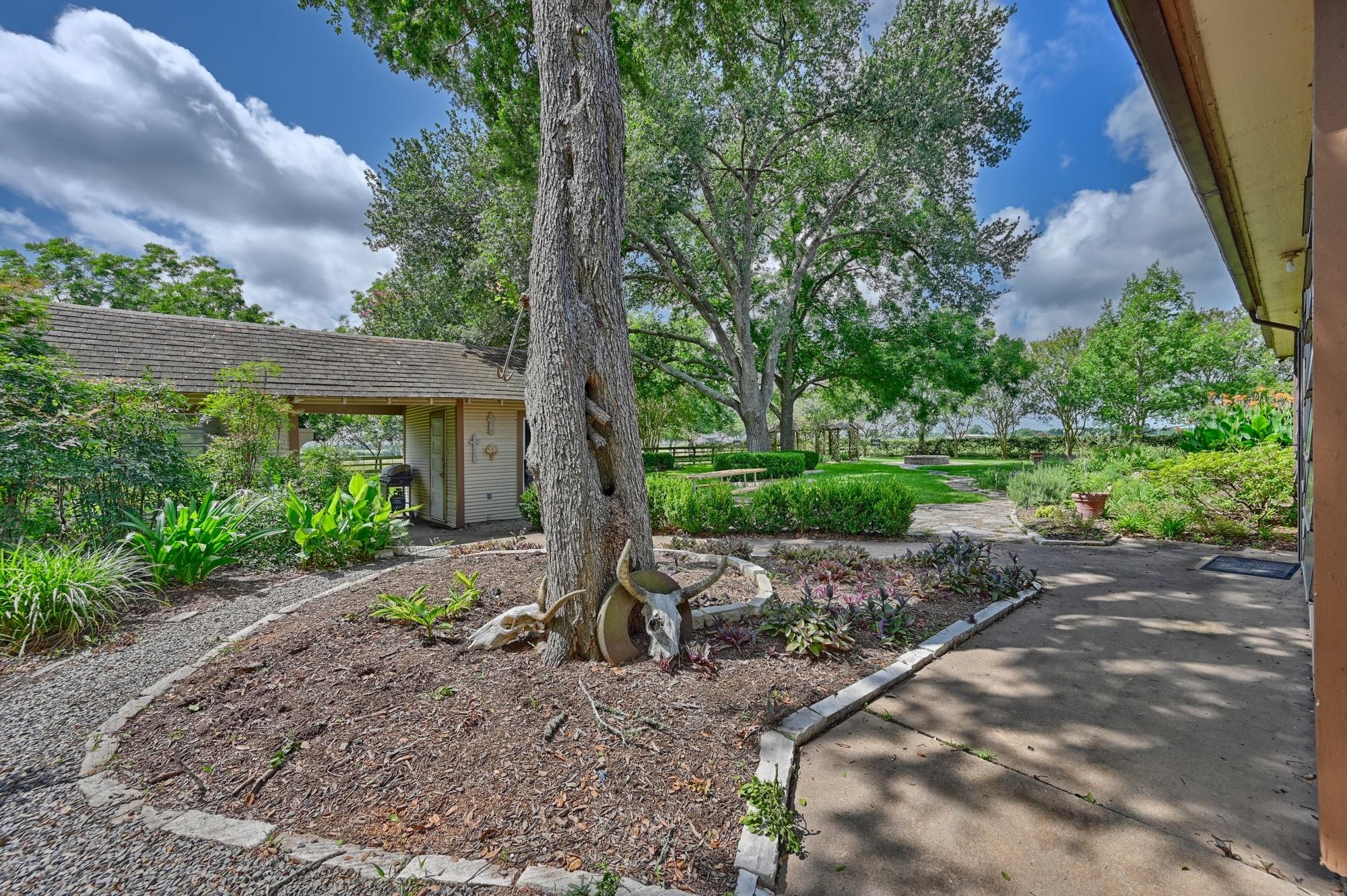3348 W Ueckert