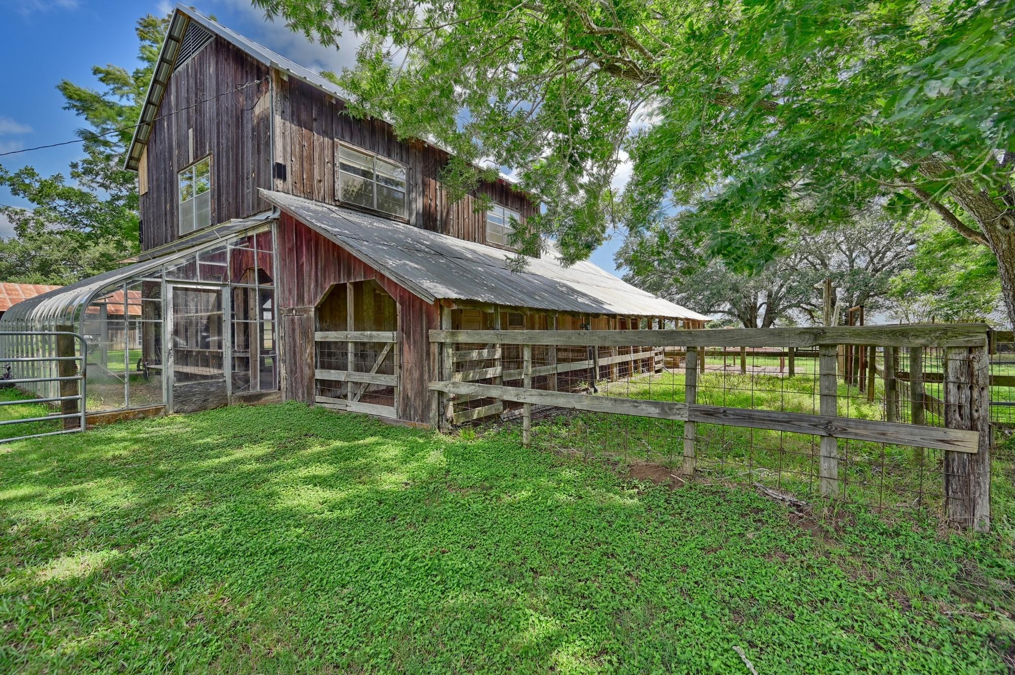 3348 W Ueckert