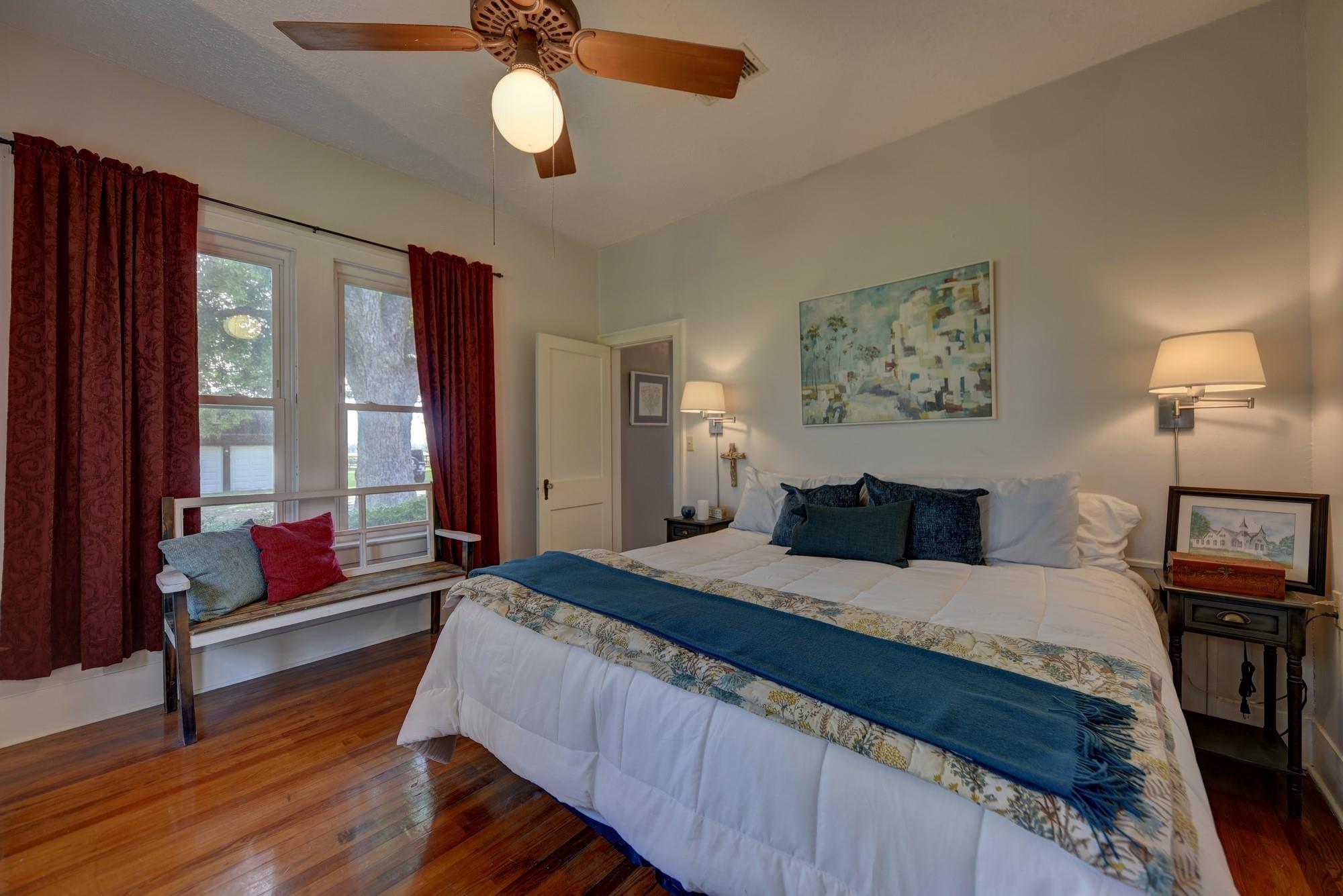 3348 W Ueckert