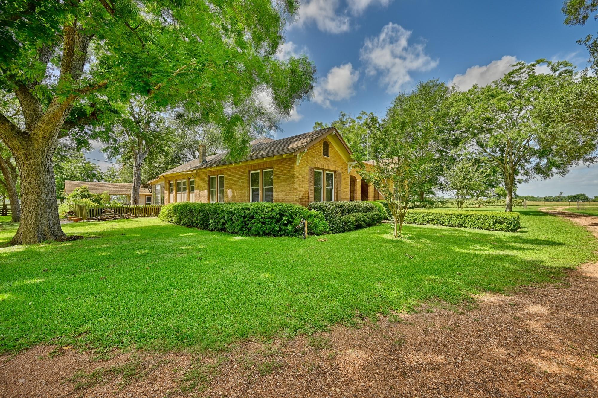 3348 W Ueckert