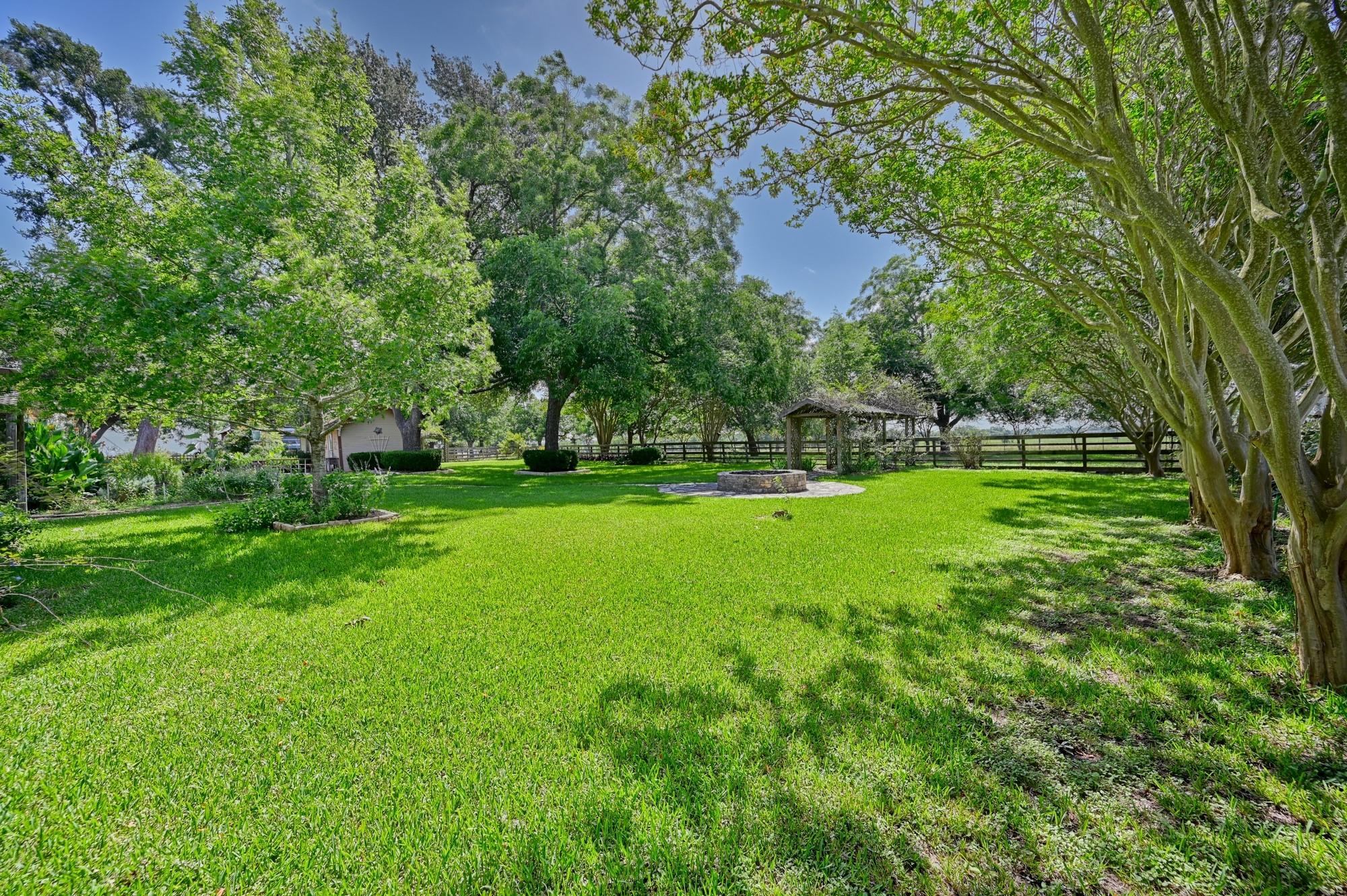 3348 W Ueckert