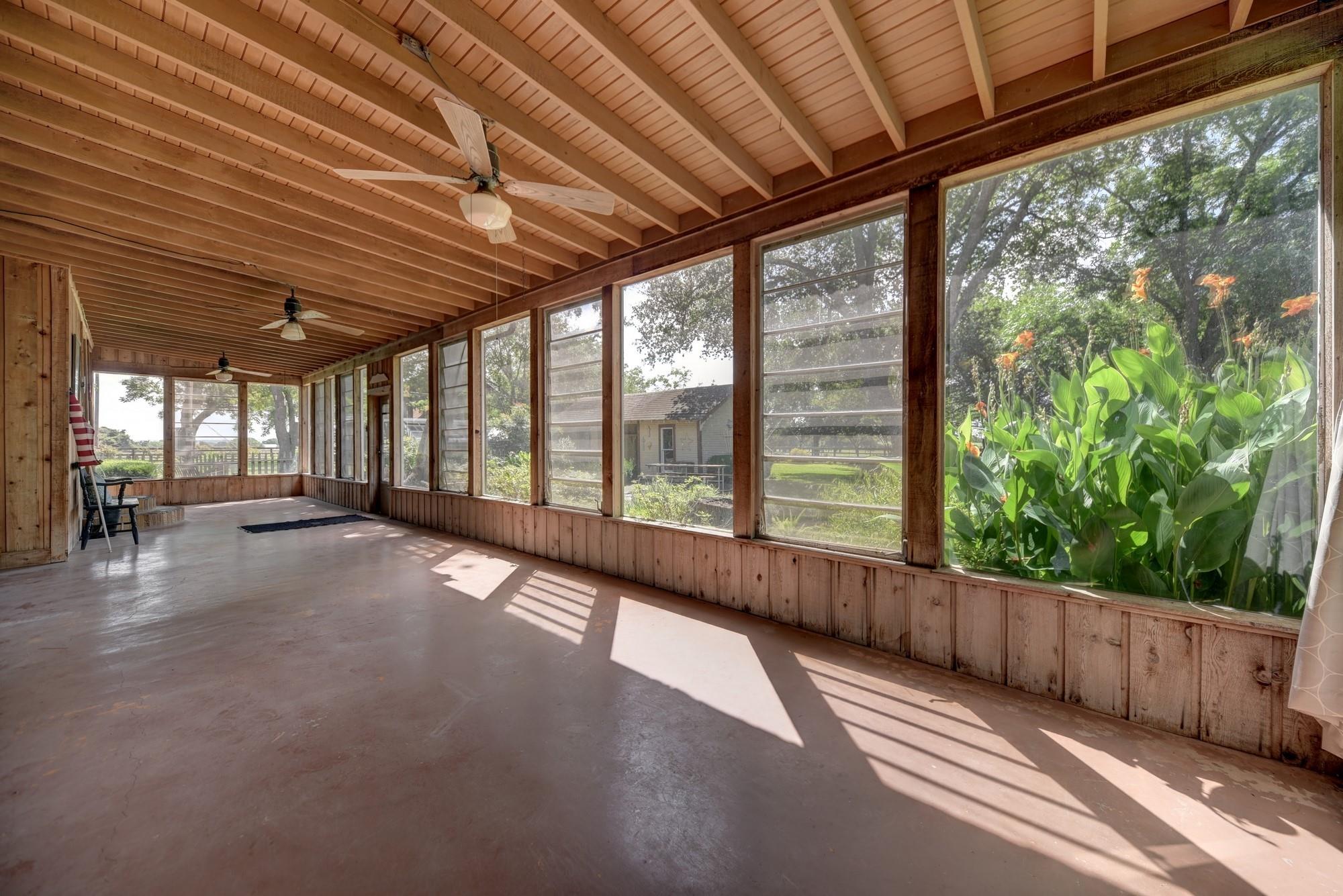 3348 W Ueckert
