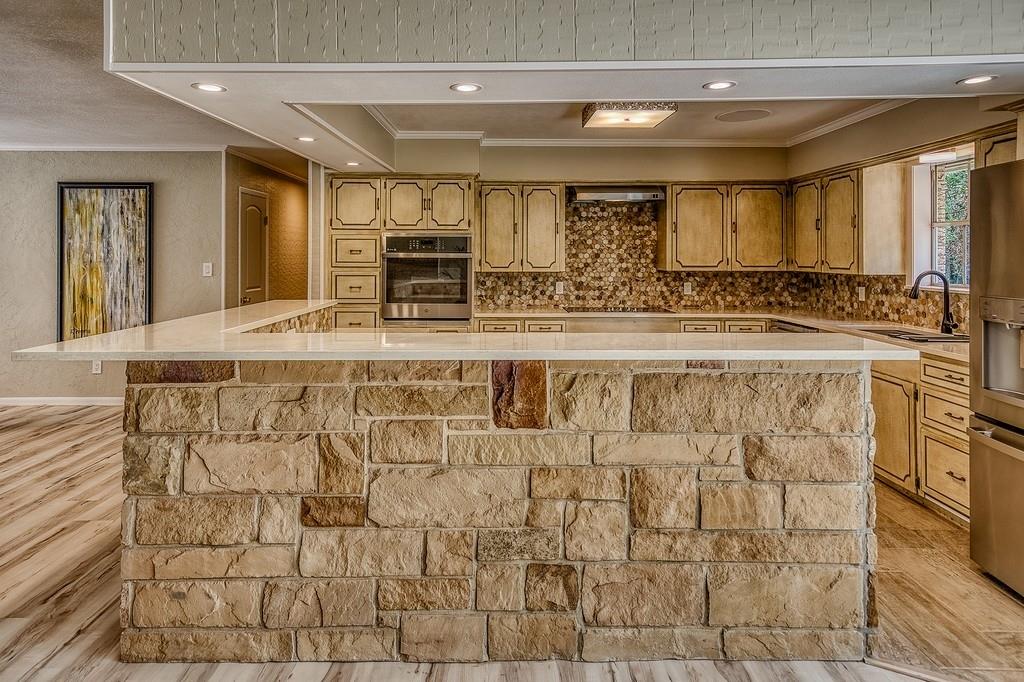 5504 Hillside