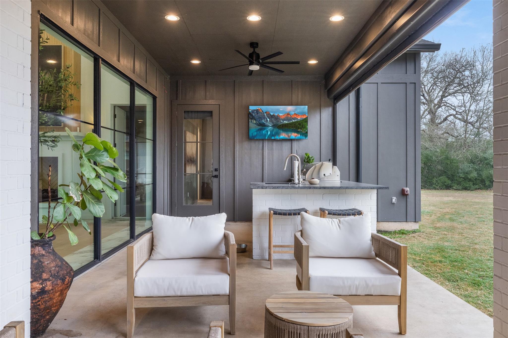 432 S Garrett Circle