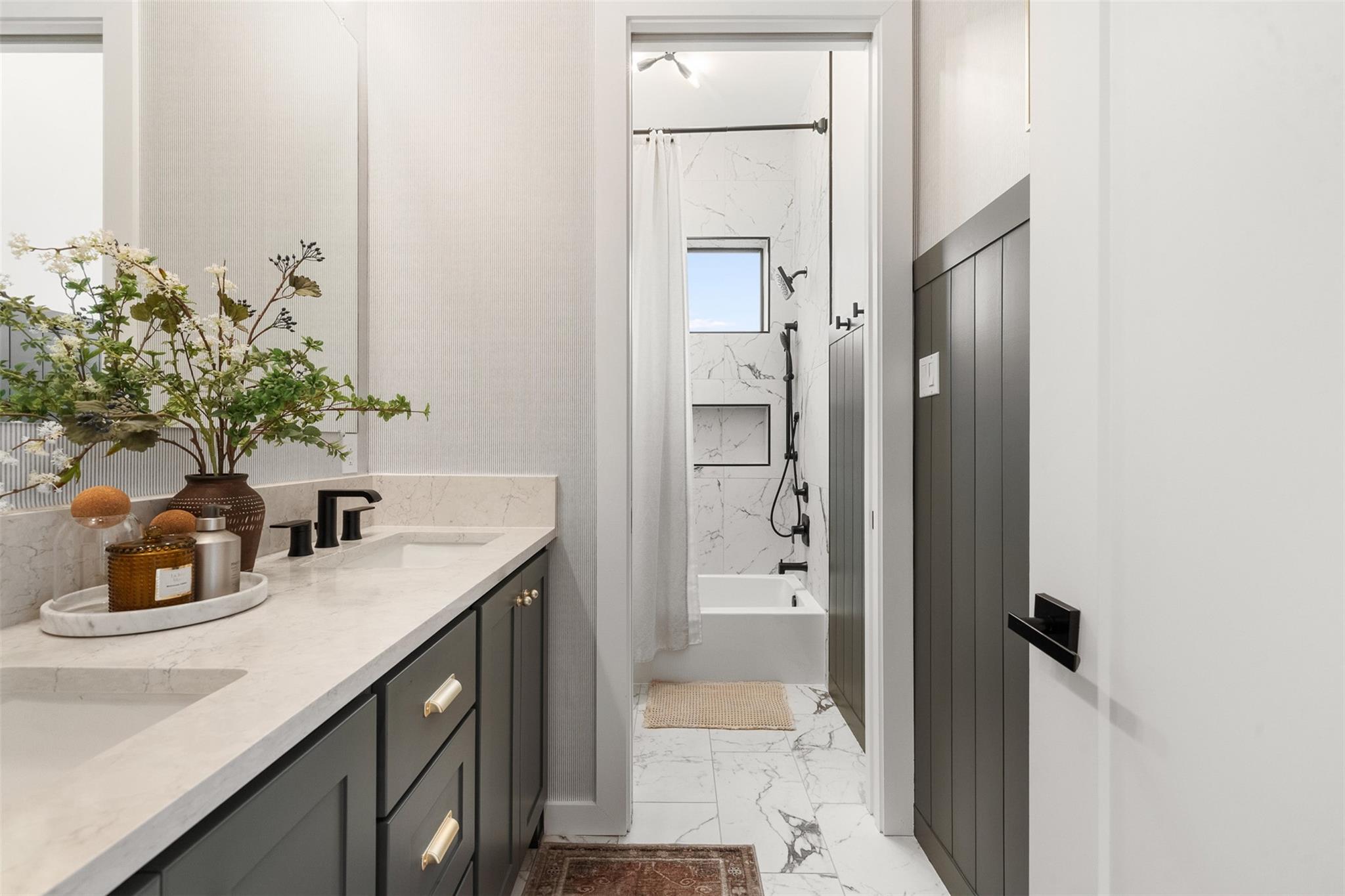 432 S Garrett Circle