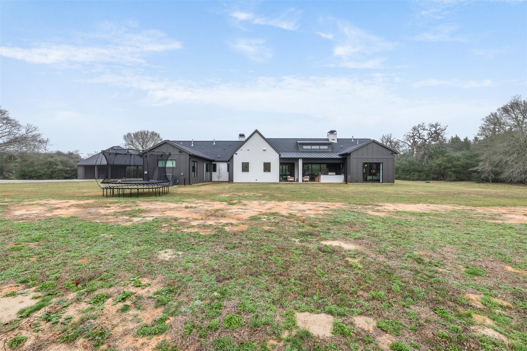 432 S Garrett Circle