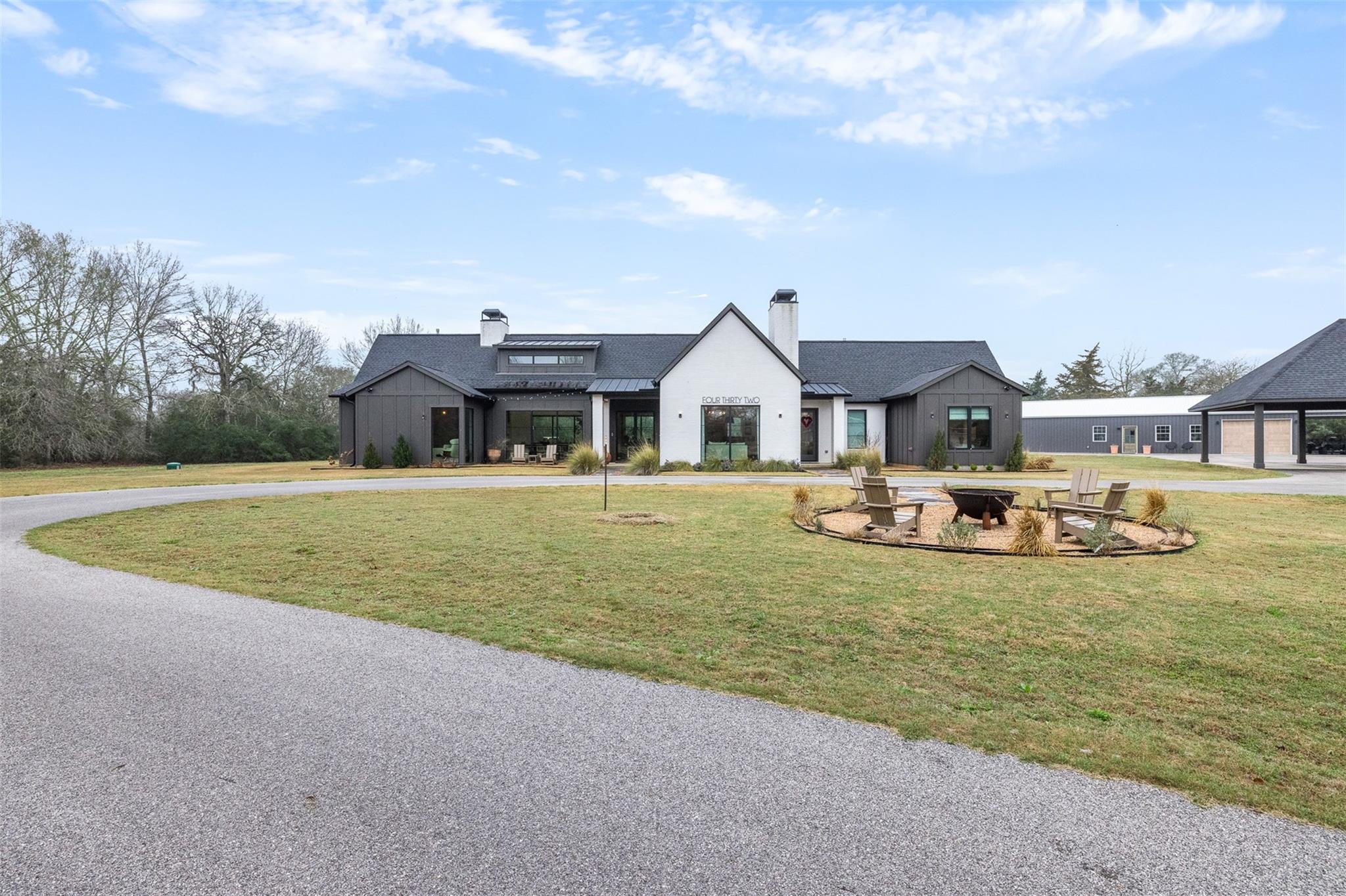 432 S Garrett Circle