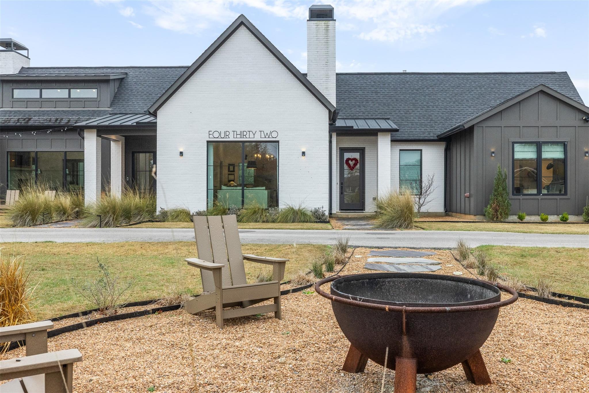 432 S Garrett Circle