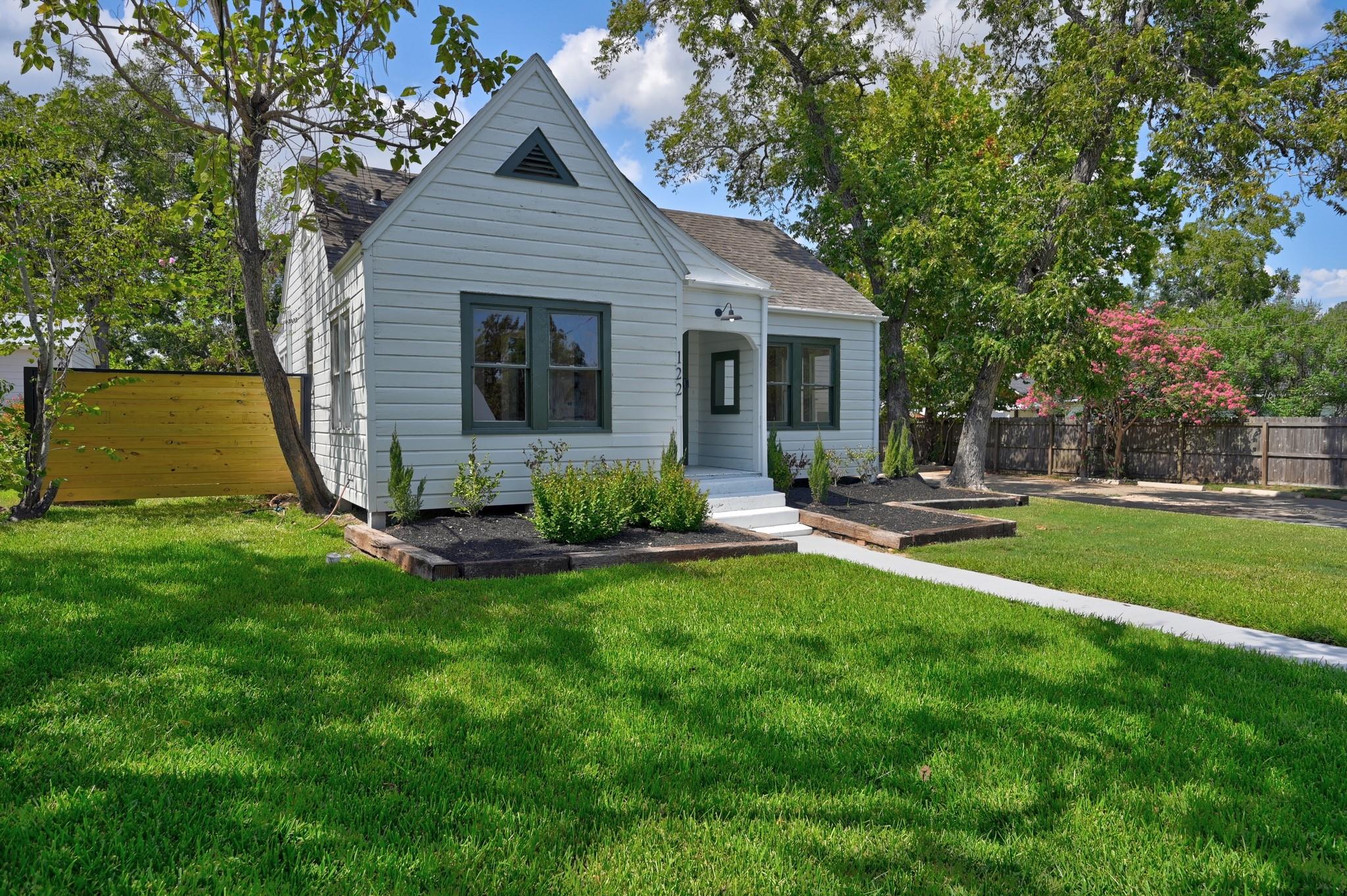 122 N Holland Street