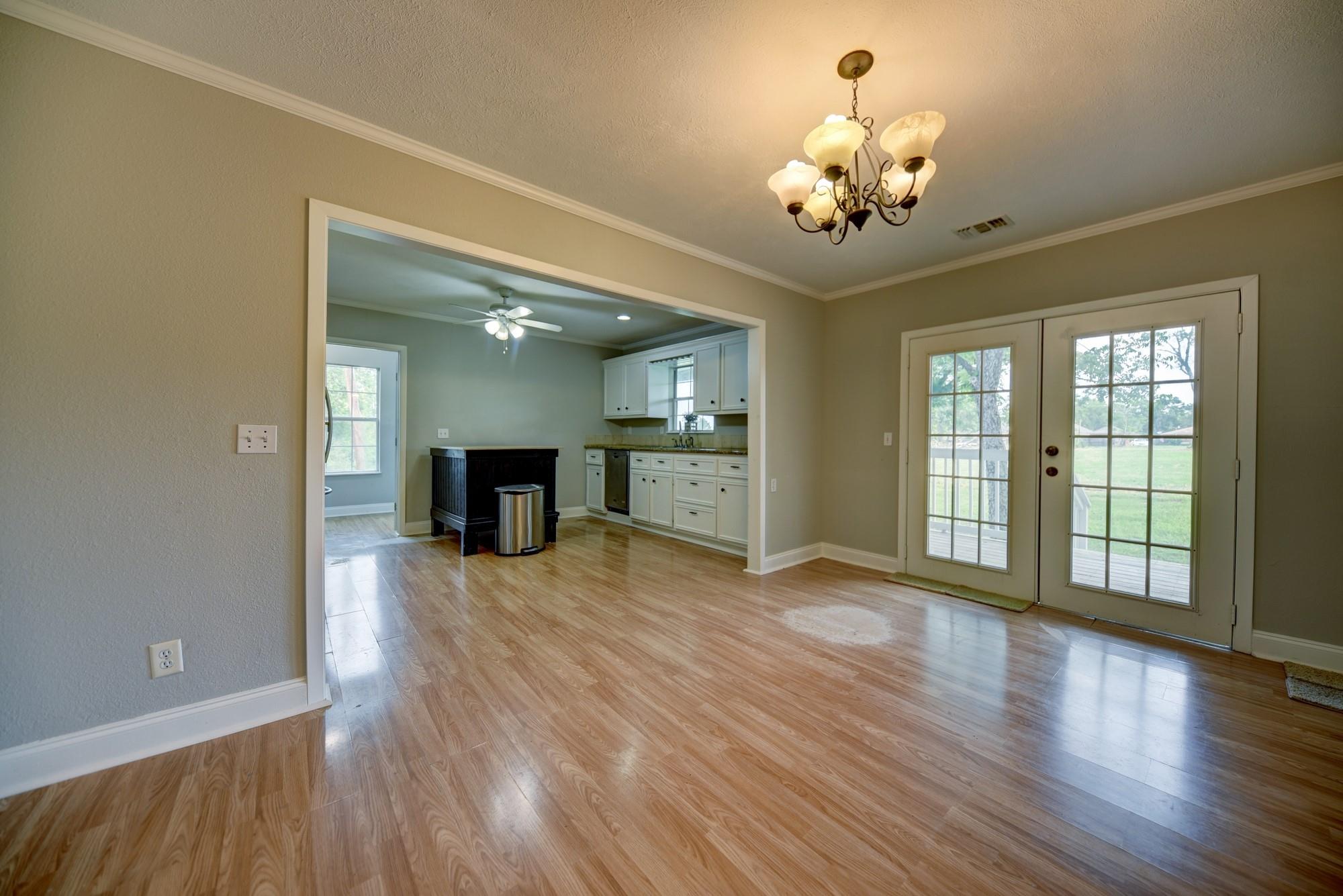 1532 Highway 159 W