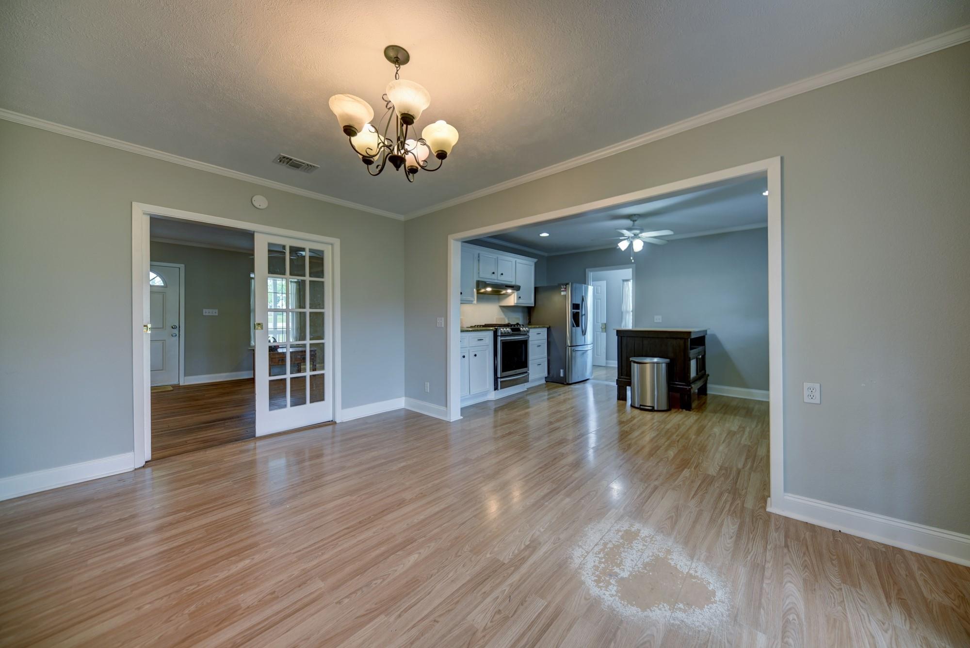 1532 Highway 159 W