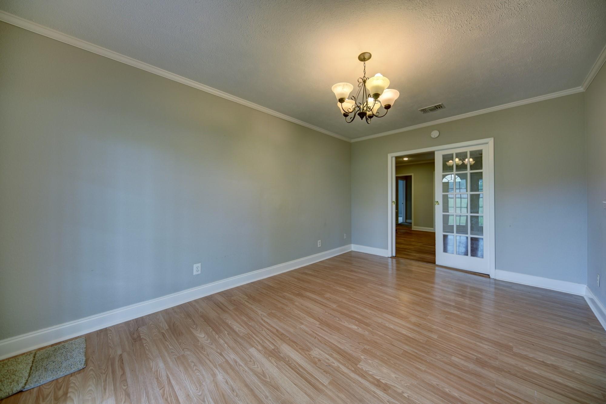 1532 Highway 159 W