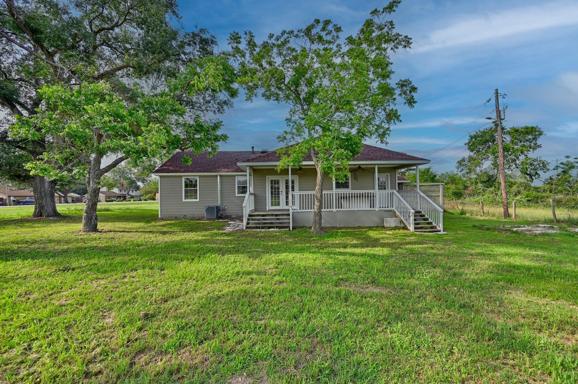 1532 Highway 159 W