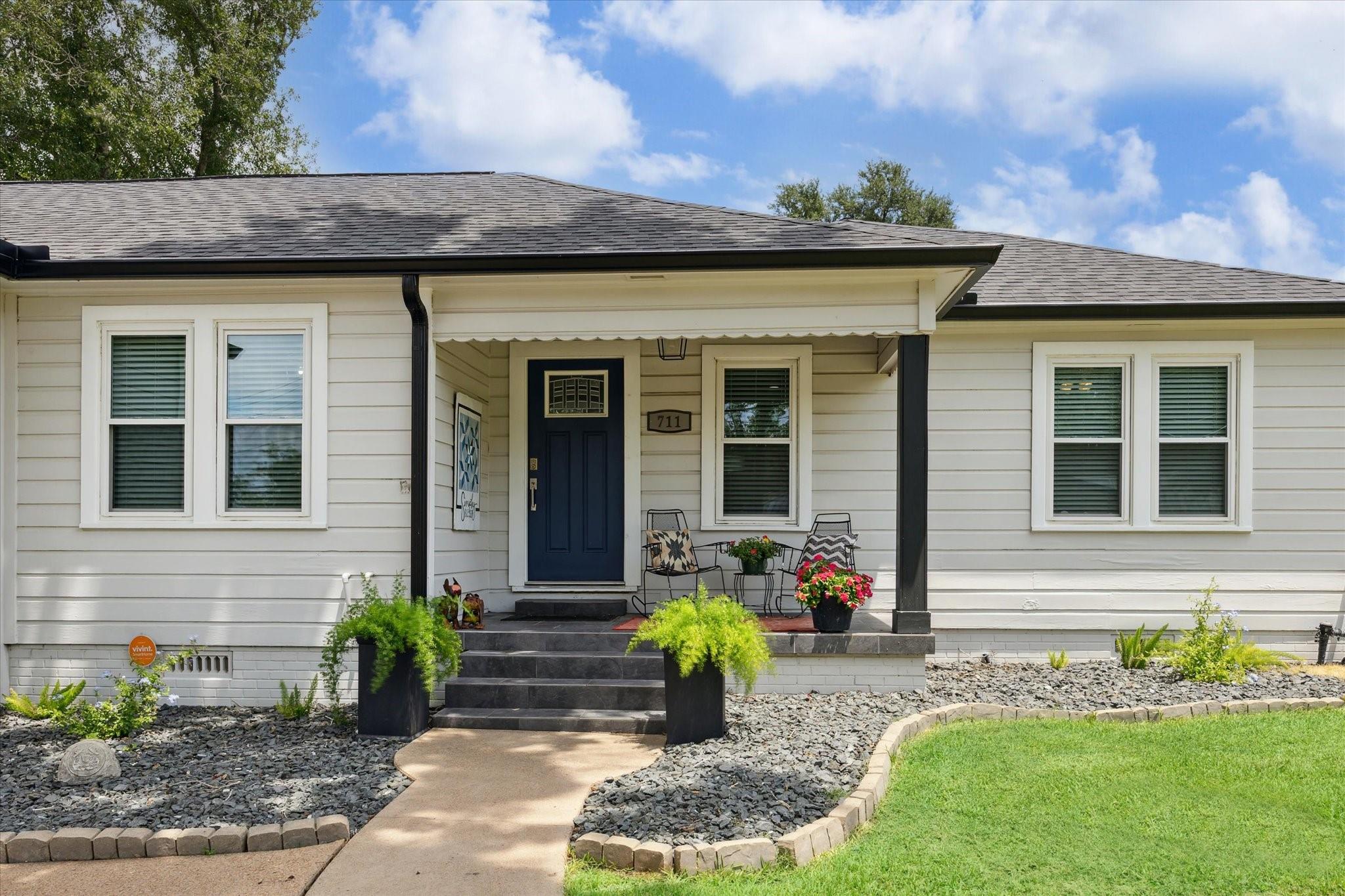 711 S Tesch Street