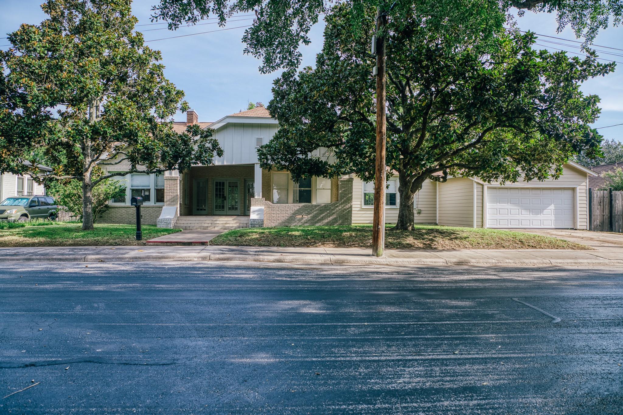 511 Crockett Street