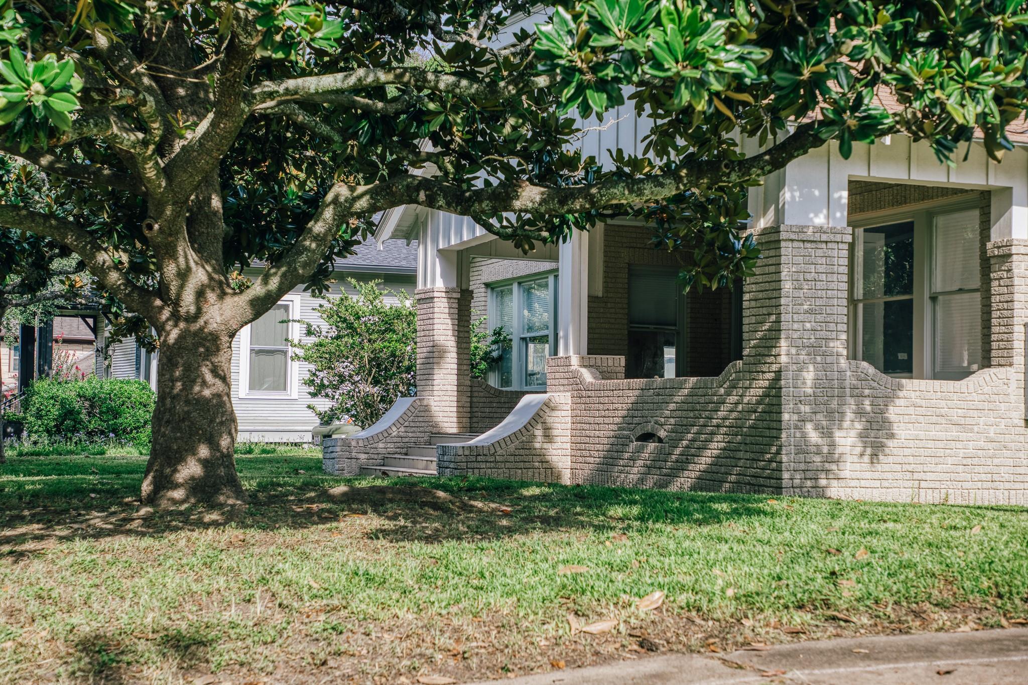 511 Crockett Street