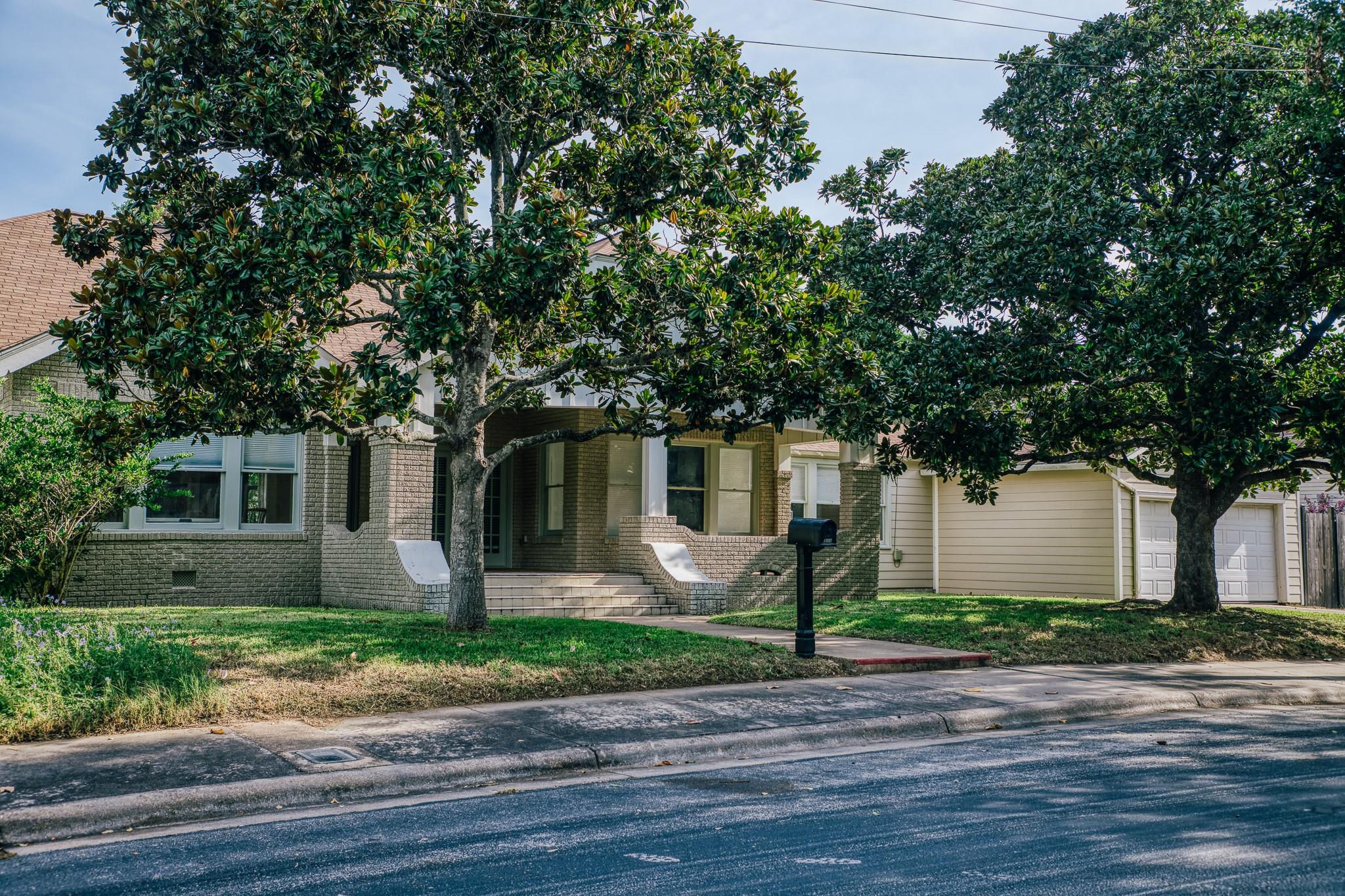 511 Crockett Street