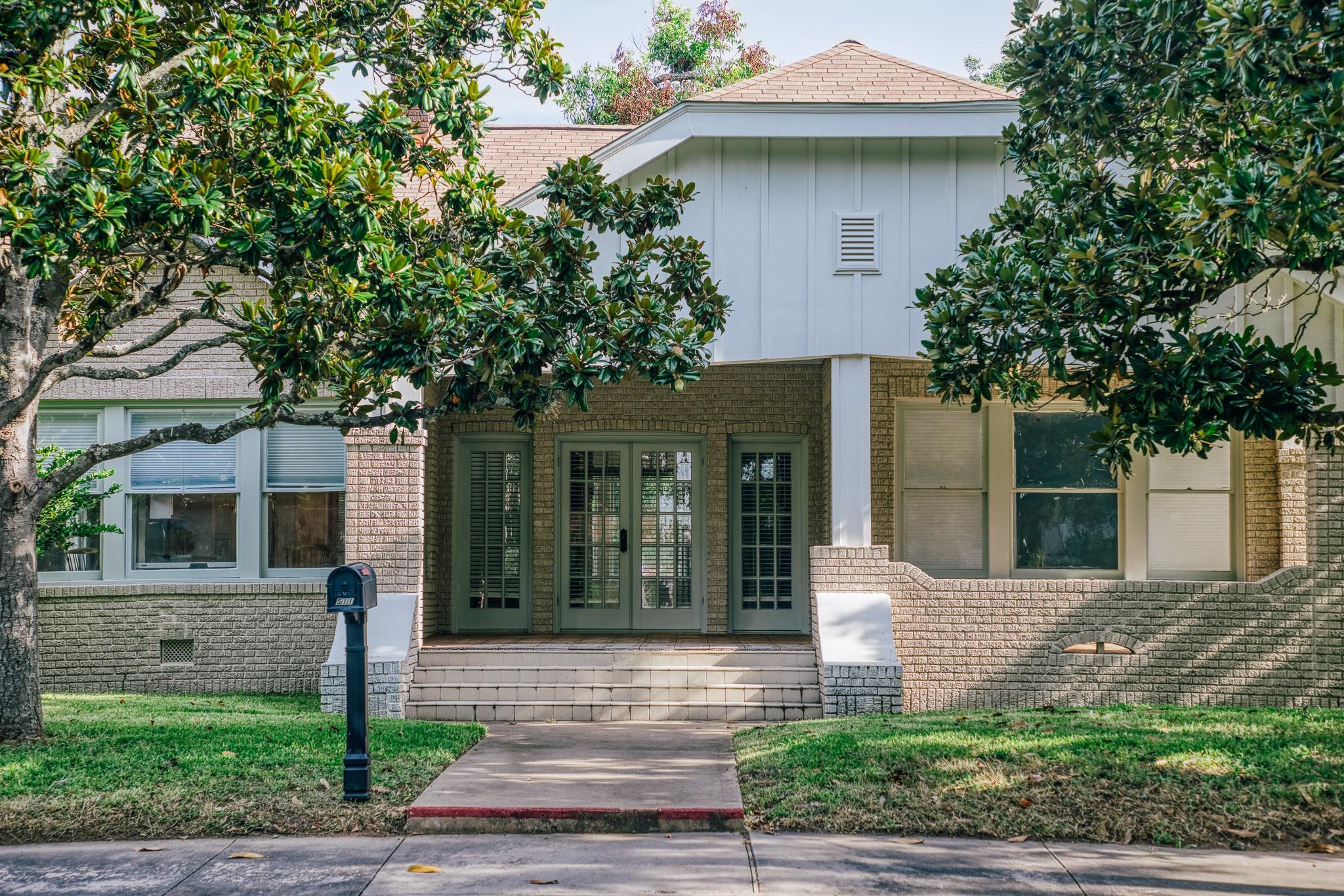 511 Crockett Street